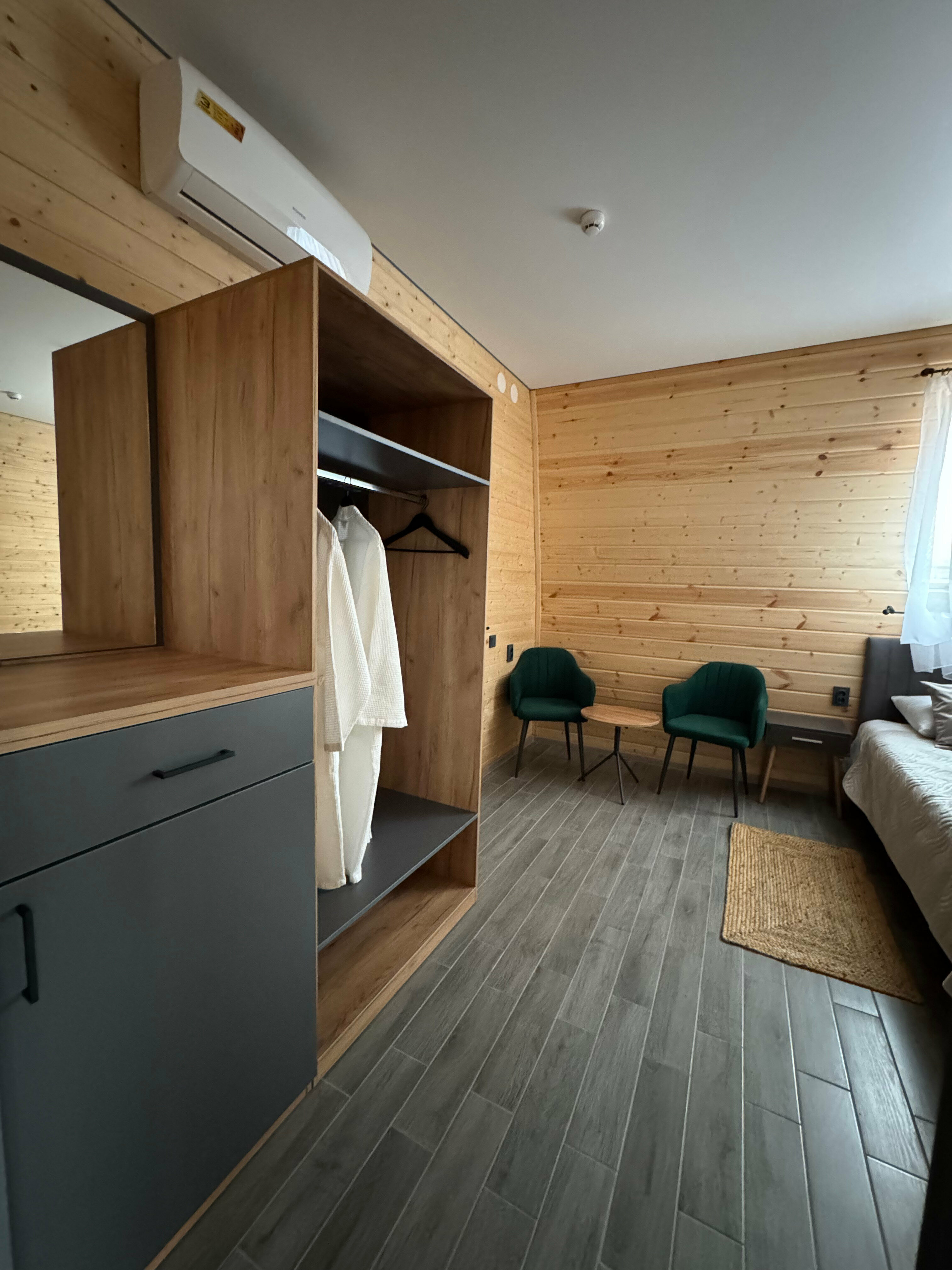 Просторный двухместный номер с 2 отдельными кроватями