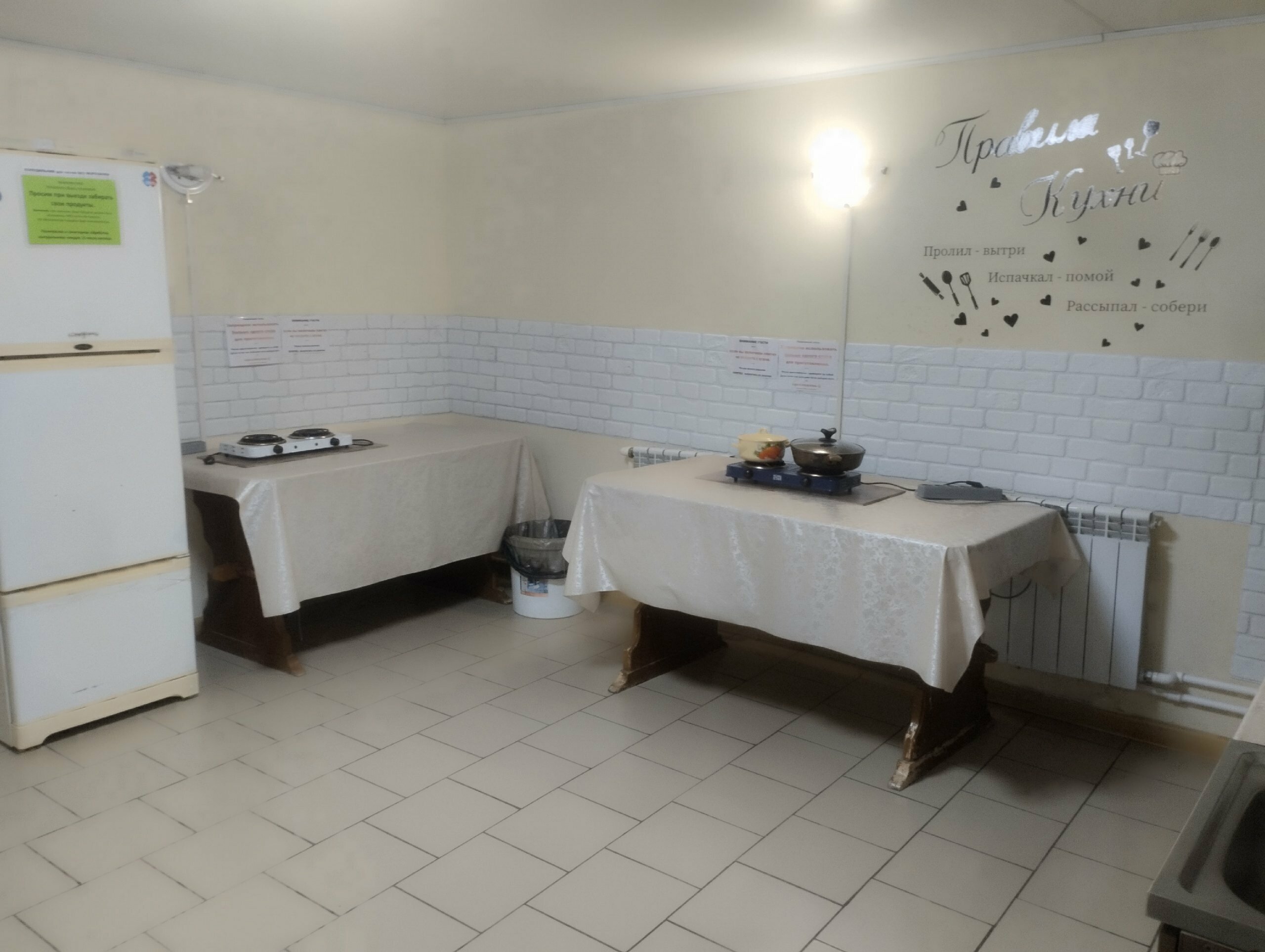 Четырехместный номер эконом-класса с общей ванной комнатой