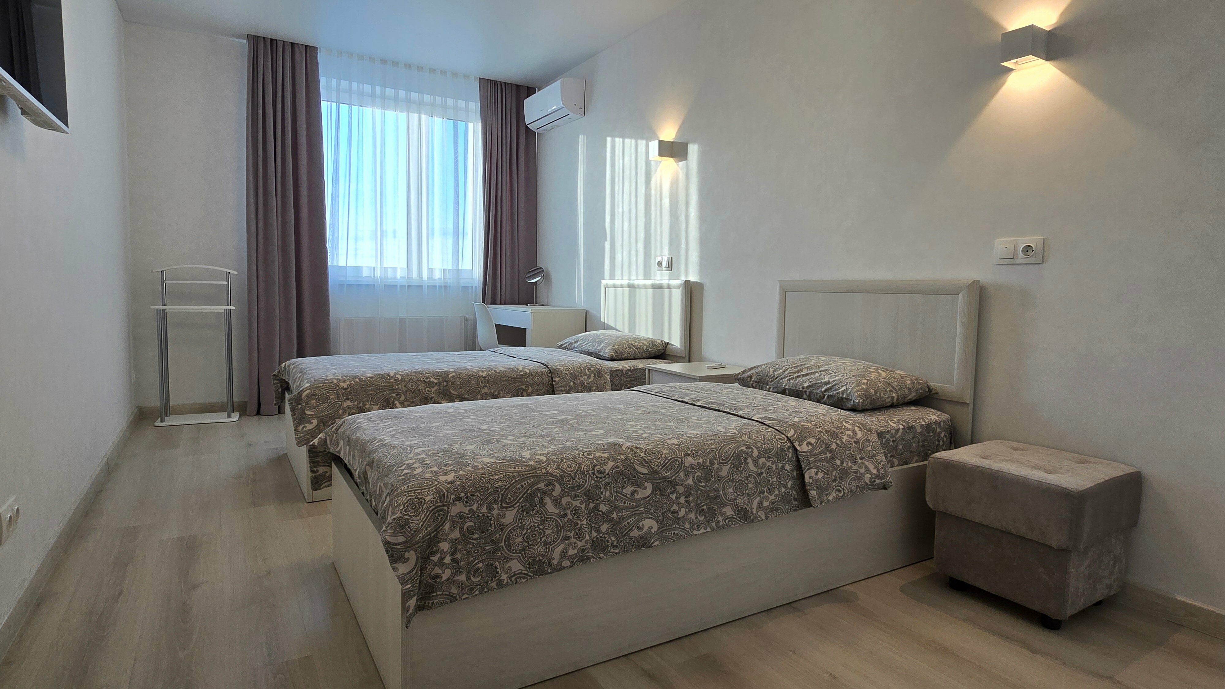 Апартаменты с 2 спальнями на 15 этаже с панорамным видом на город (двухспальная кровать + две односпальные кровати + двухспальный диван)