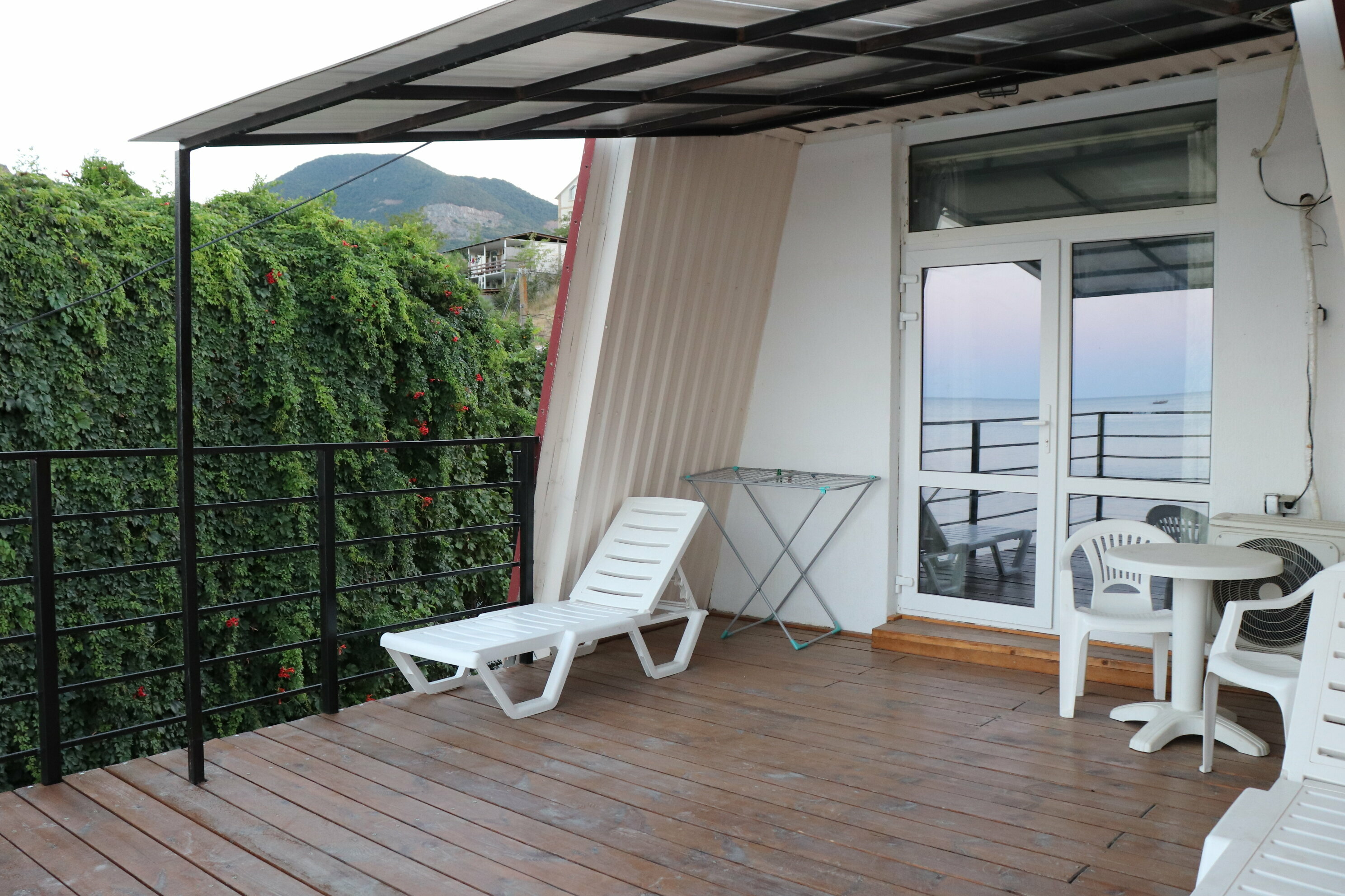 Апартаменты-евродвушка с видом на море