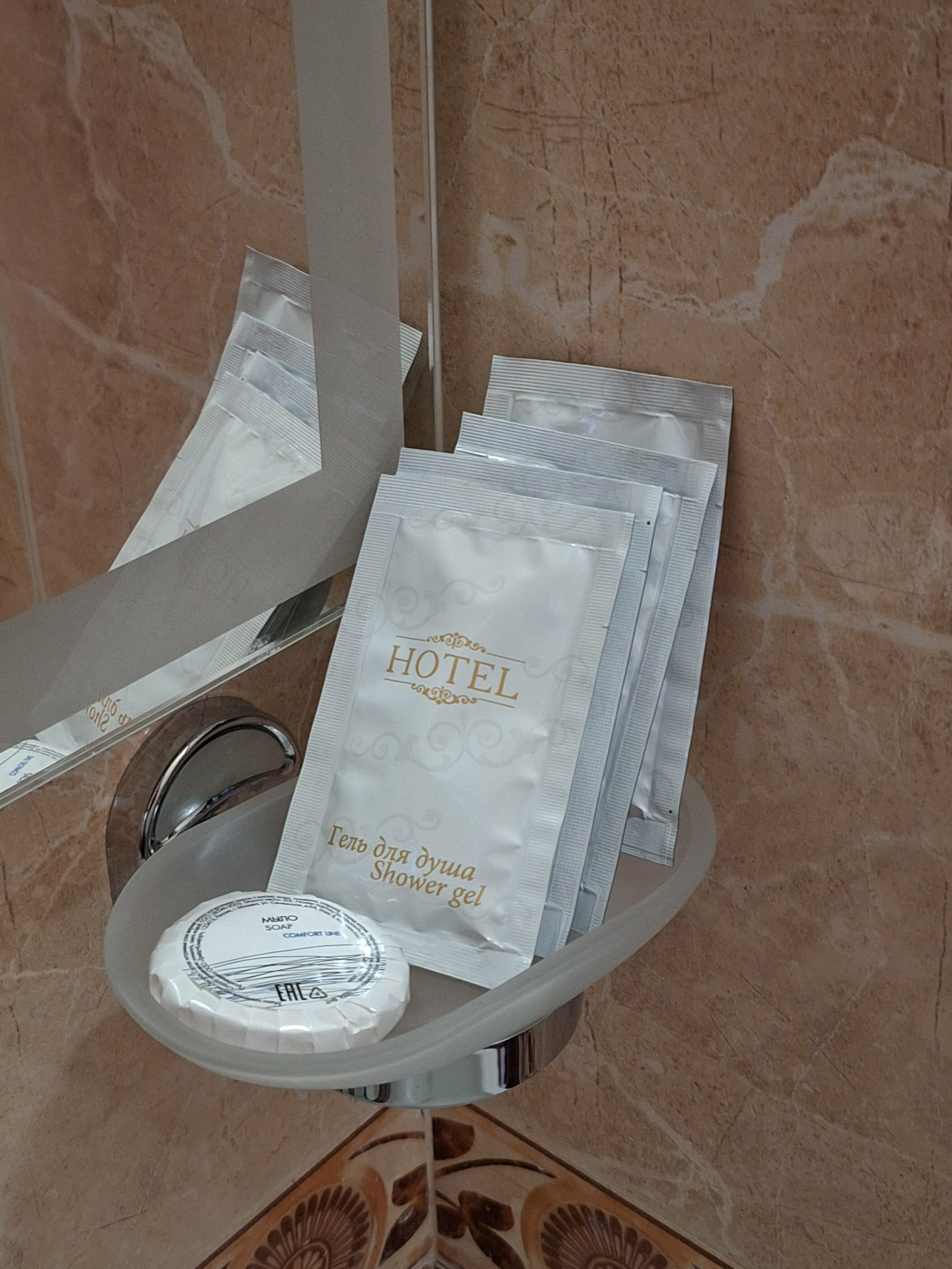 «КЛАССИК» ТРЕХМЕСТНЫЙ СТАНДАРТНЫЙ  НОМЕР С РАЗДЕЛЬНЫМИ КРОВАТЯМИ, ОДНОМЕСТНЫМ  ДИВАНОМ