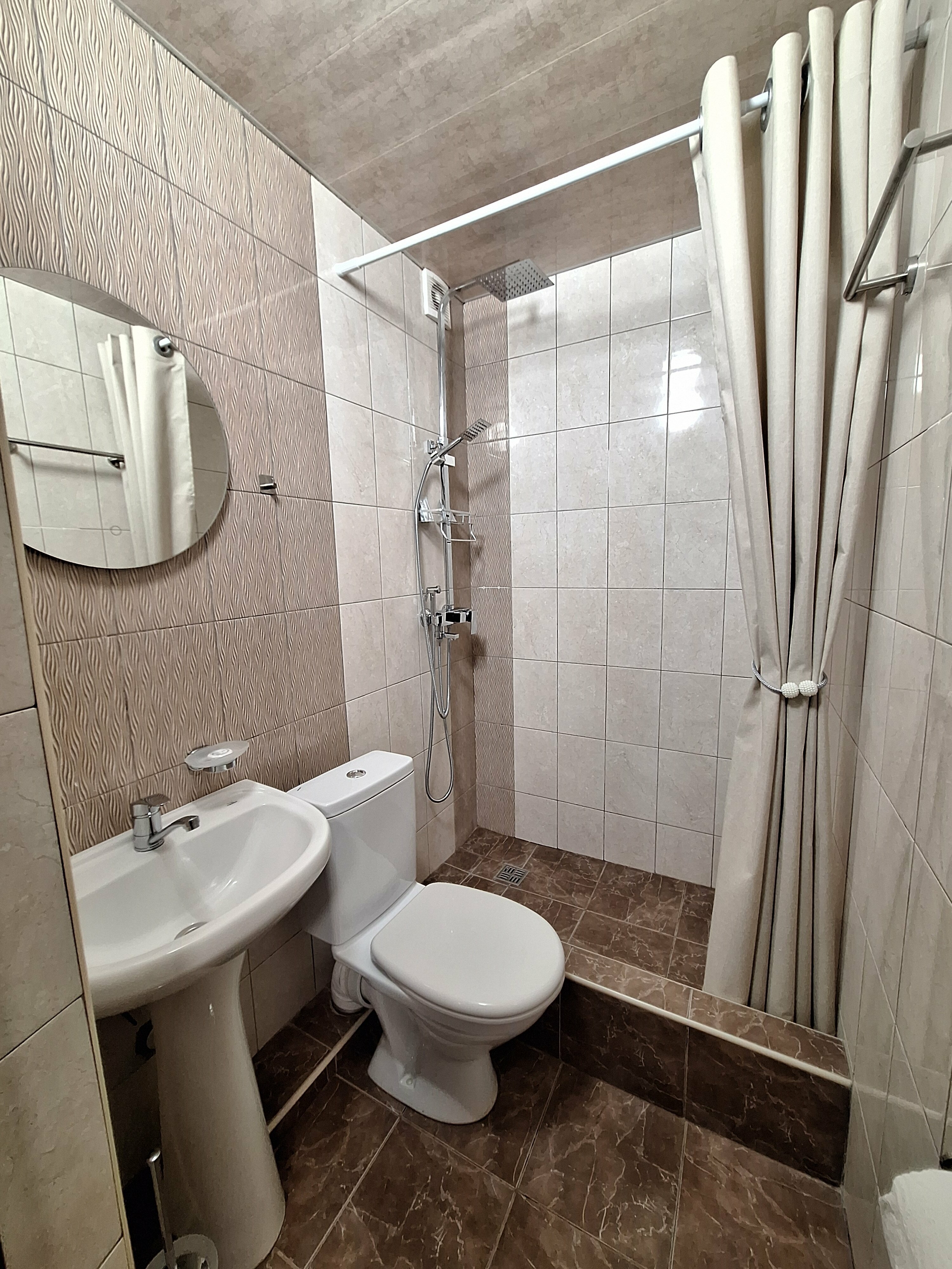 «НЕБО» ТРЕХМЕСТНЫЙ КОМФОРТНЫЙ  НОМЕР С КРОВАТЯМИ TWIN/DBL И ОДНОСПАЛЬНЫМ ДИВАНОМ