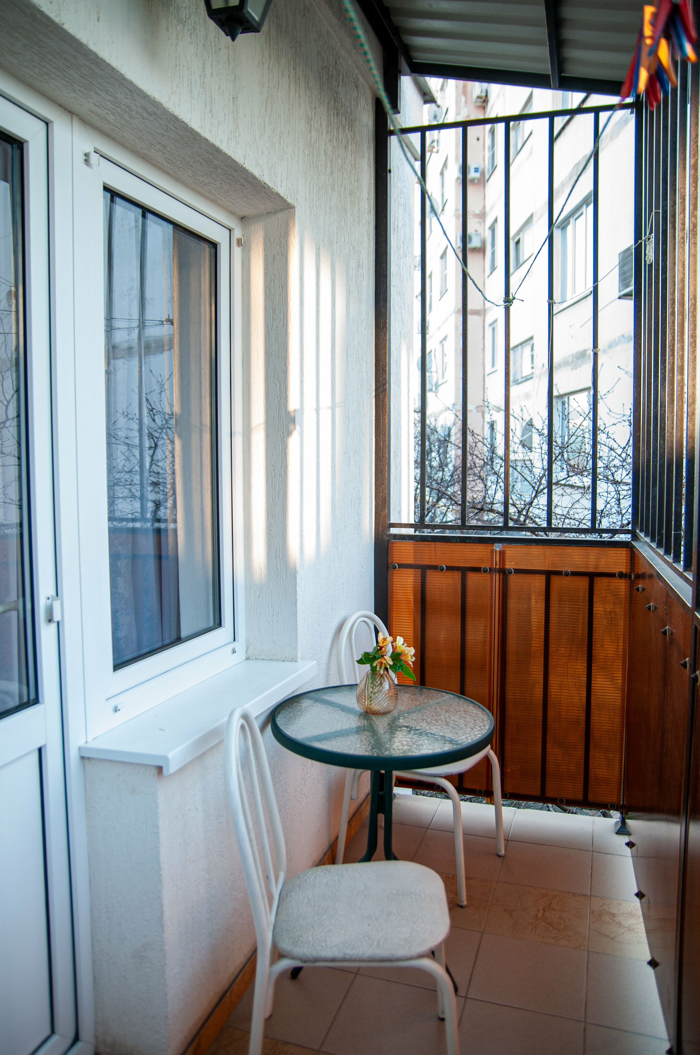 УЛУЧШЕННЫЙ «КОМФОРТ ПЛЮС»  С ТЕРРАСОЙ  ЧЕТЫРЕХМЕСТНЫЙ НОМЕР ДВУМЕСТНОЙ КРОВАТЬЮ,  ДИВАН