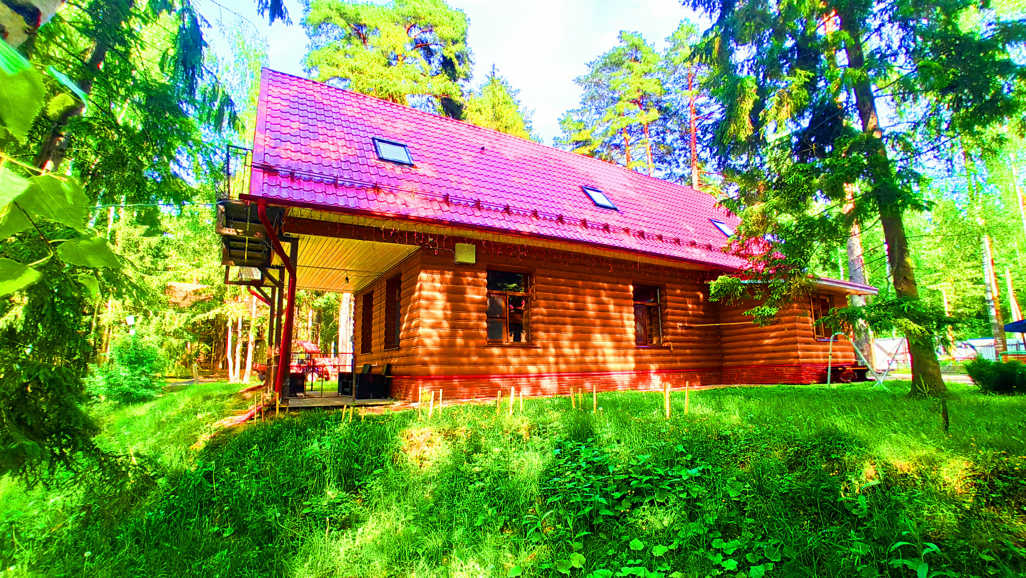 Коттедж с балконом