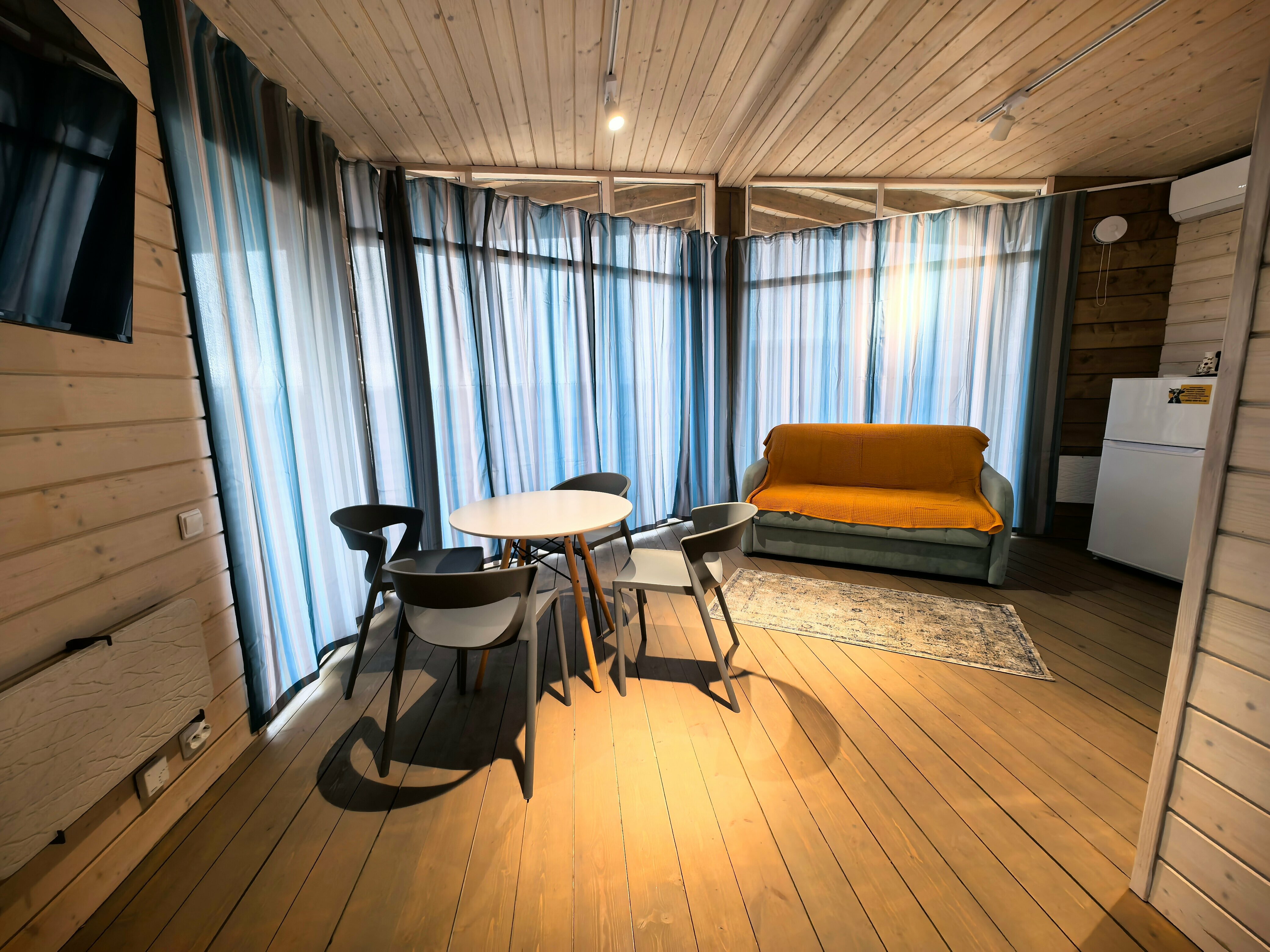 Дом с видом на озеро