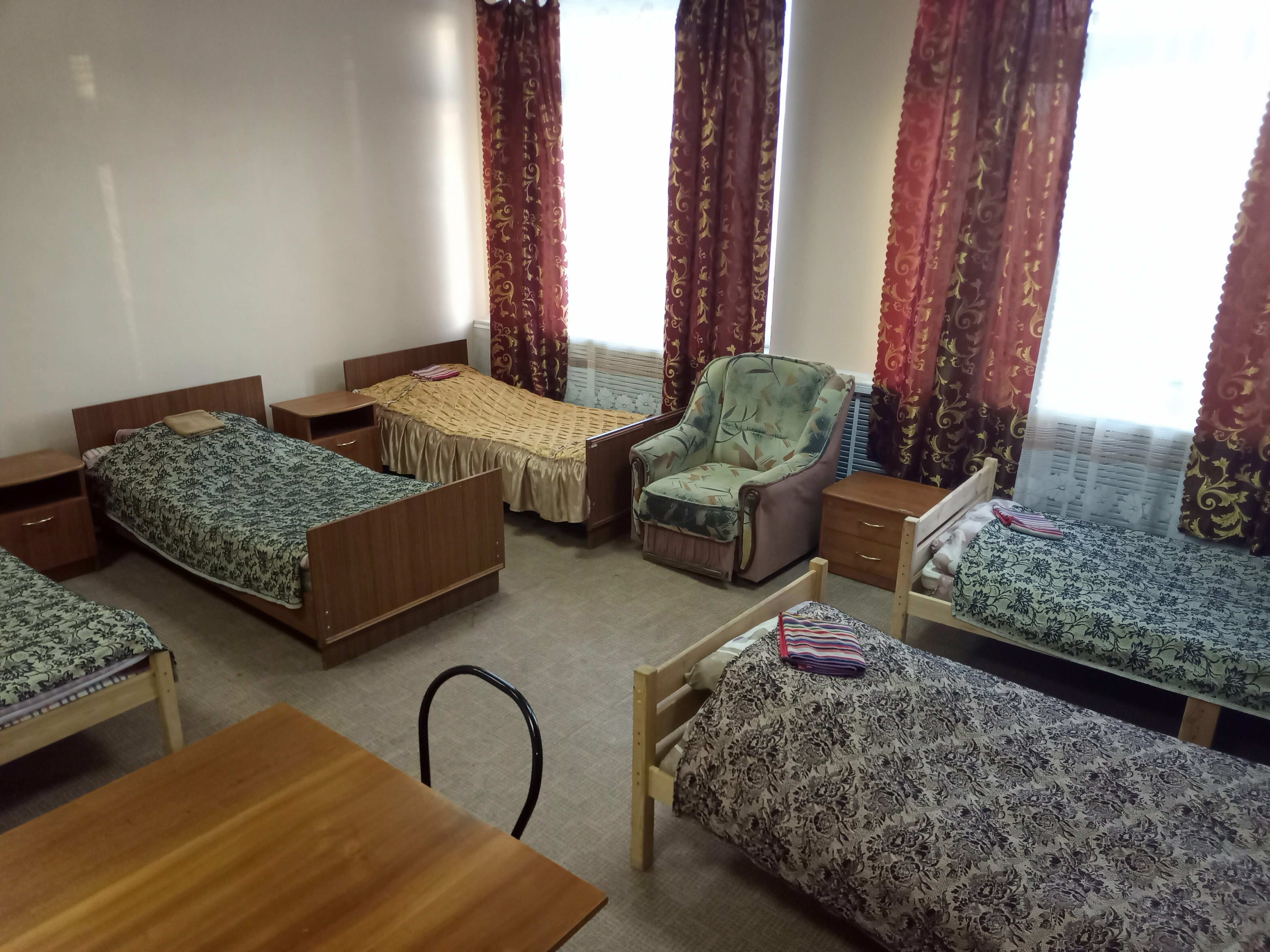 Односпальная кровать в общем номере