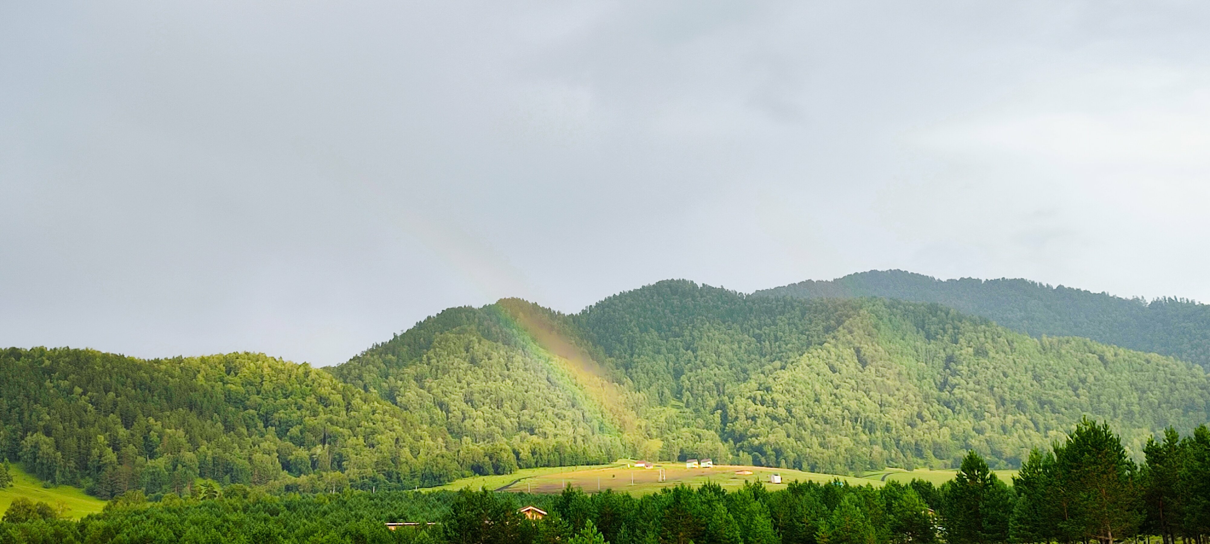 Трехместный номер с видом на горы
