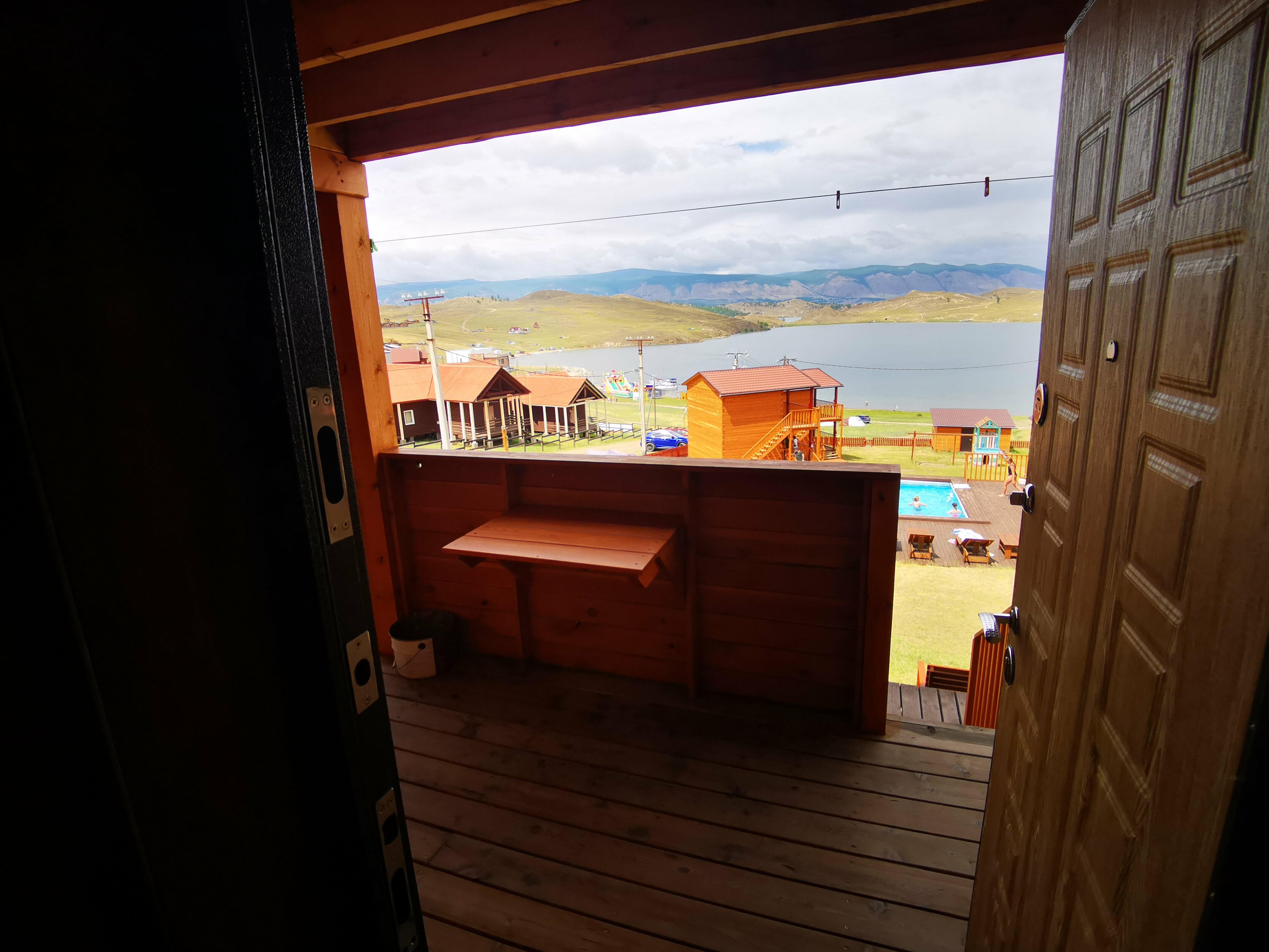 Семейный номер с видом на озеро