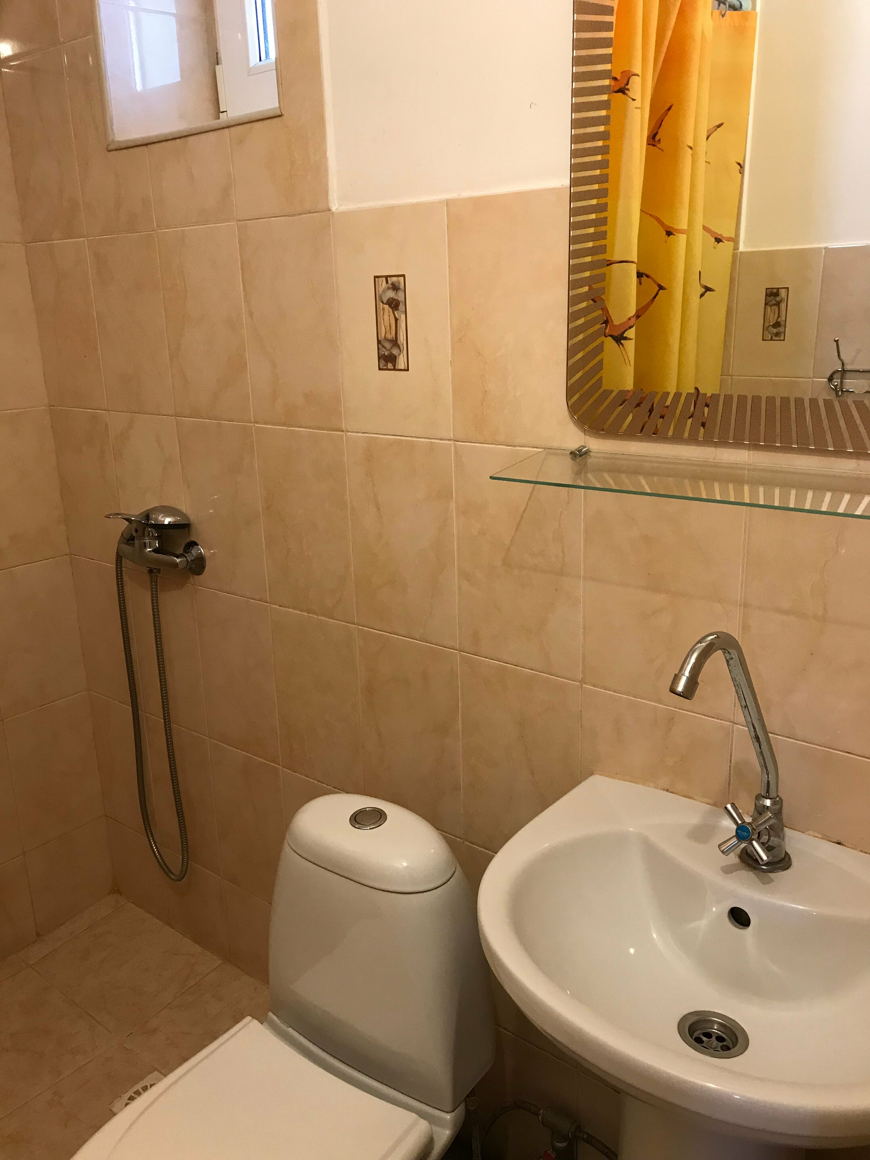 Трехместный номер «Комфорт» с душем