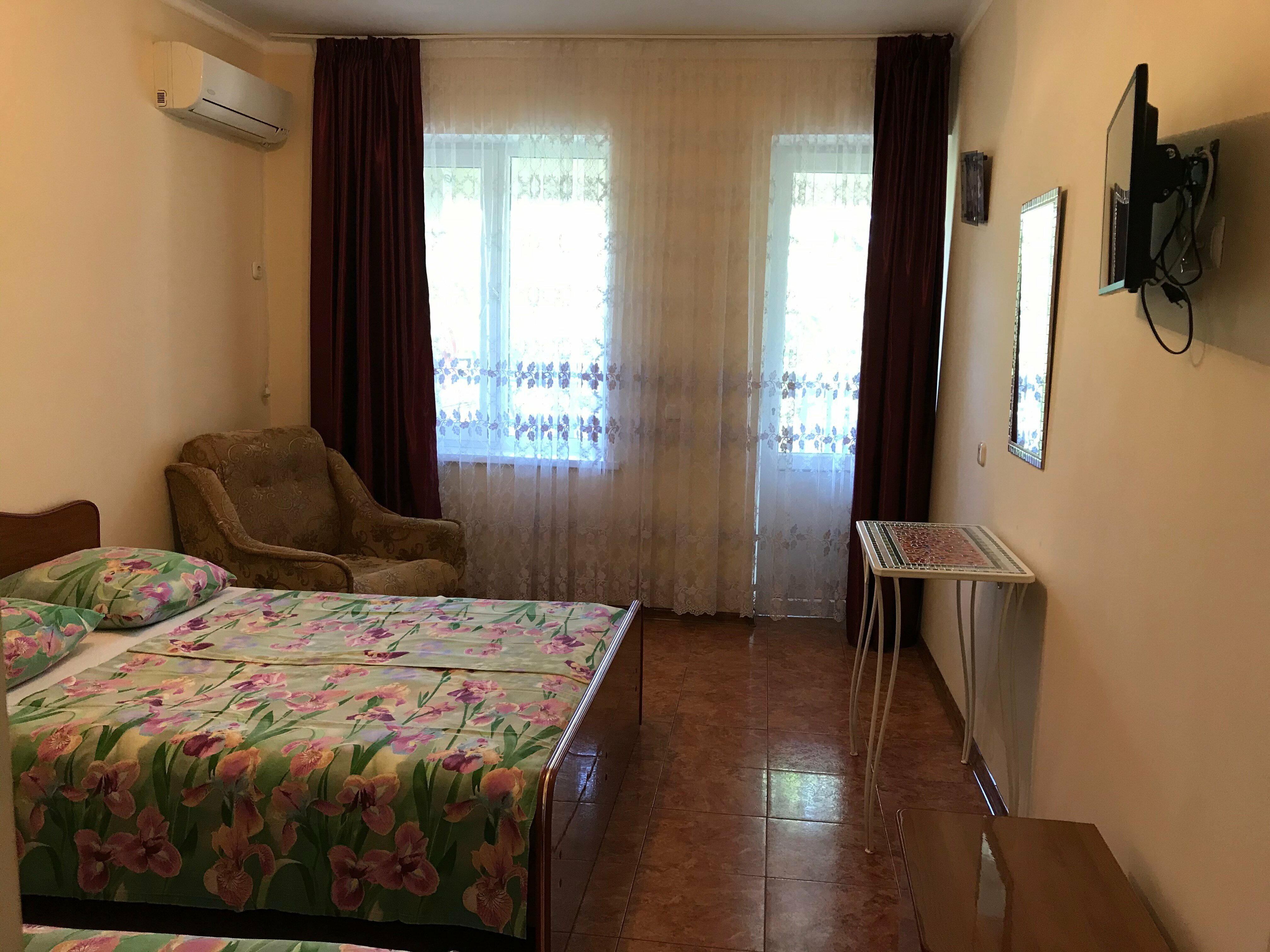 Трехместный номер «Комфорт» с душем