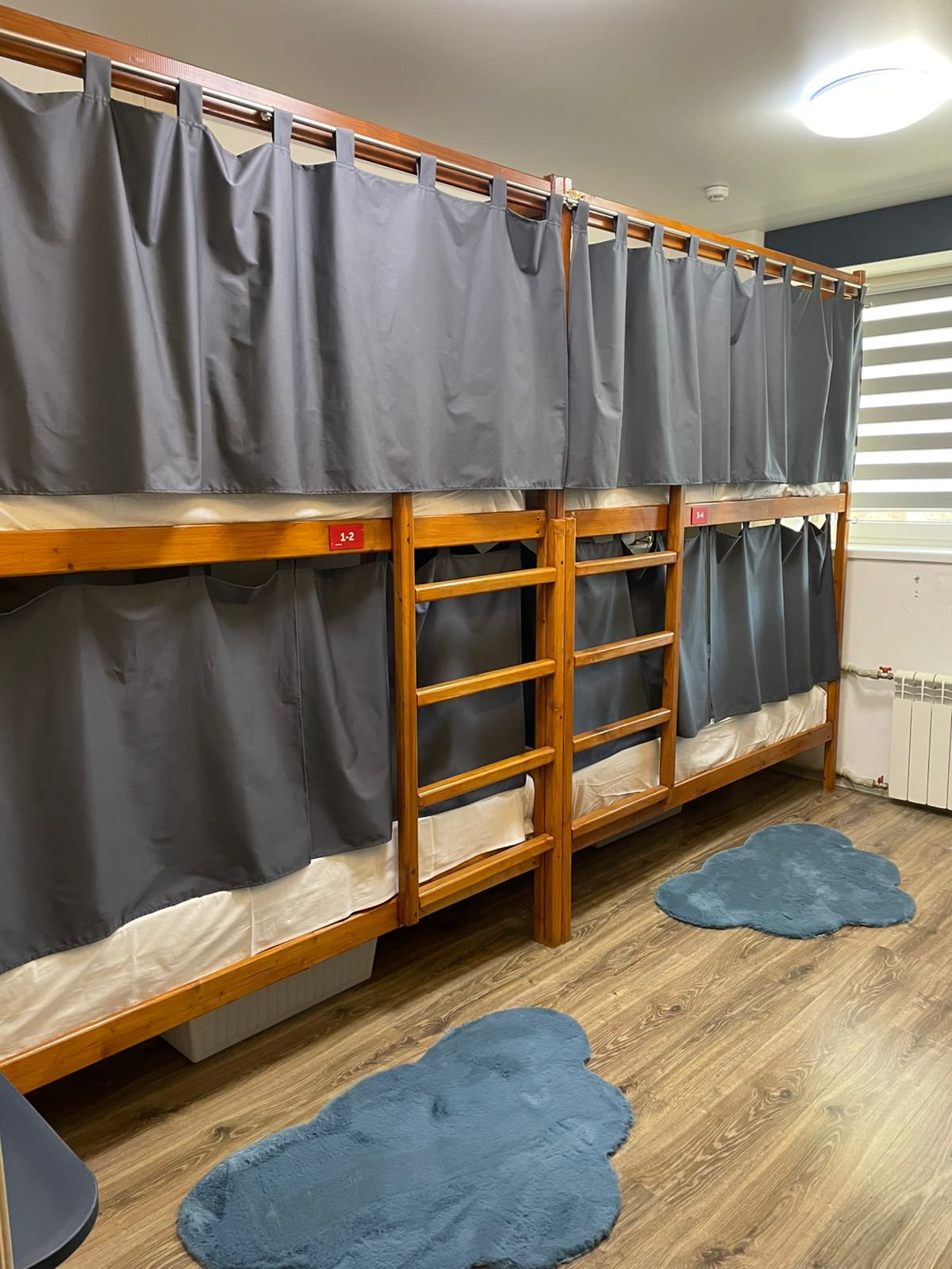 Верхнее место в 4х местном общем номере