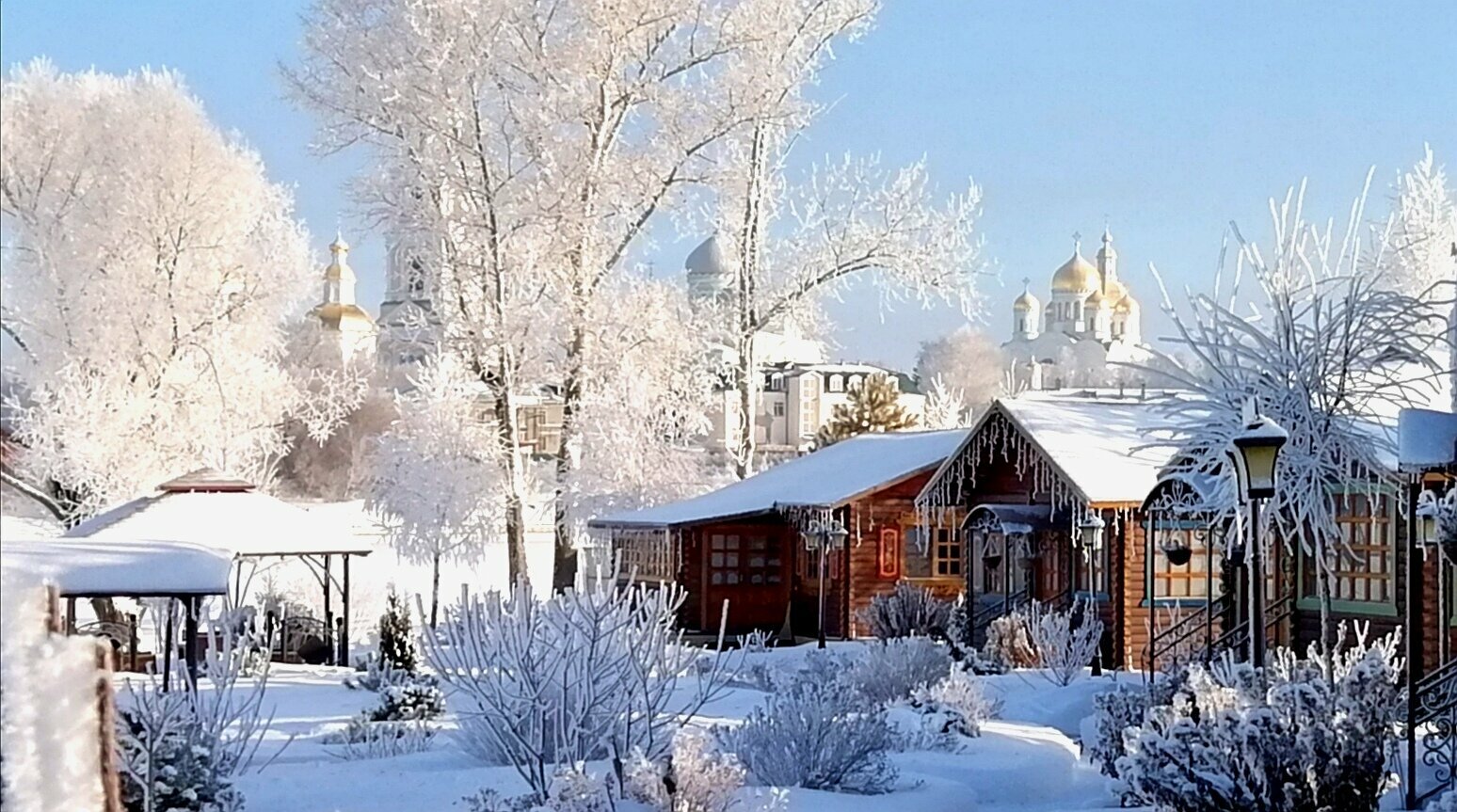 Однокомнатный люкс — домик с террасой и видом на реку