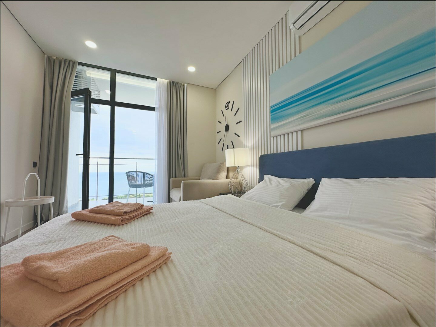 Дизайнерская студия LS-SWEET SUMMER сладкие  эмоции лета в Алуште - вид на море с 12 этажа