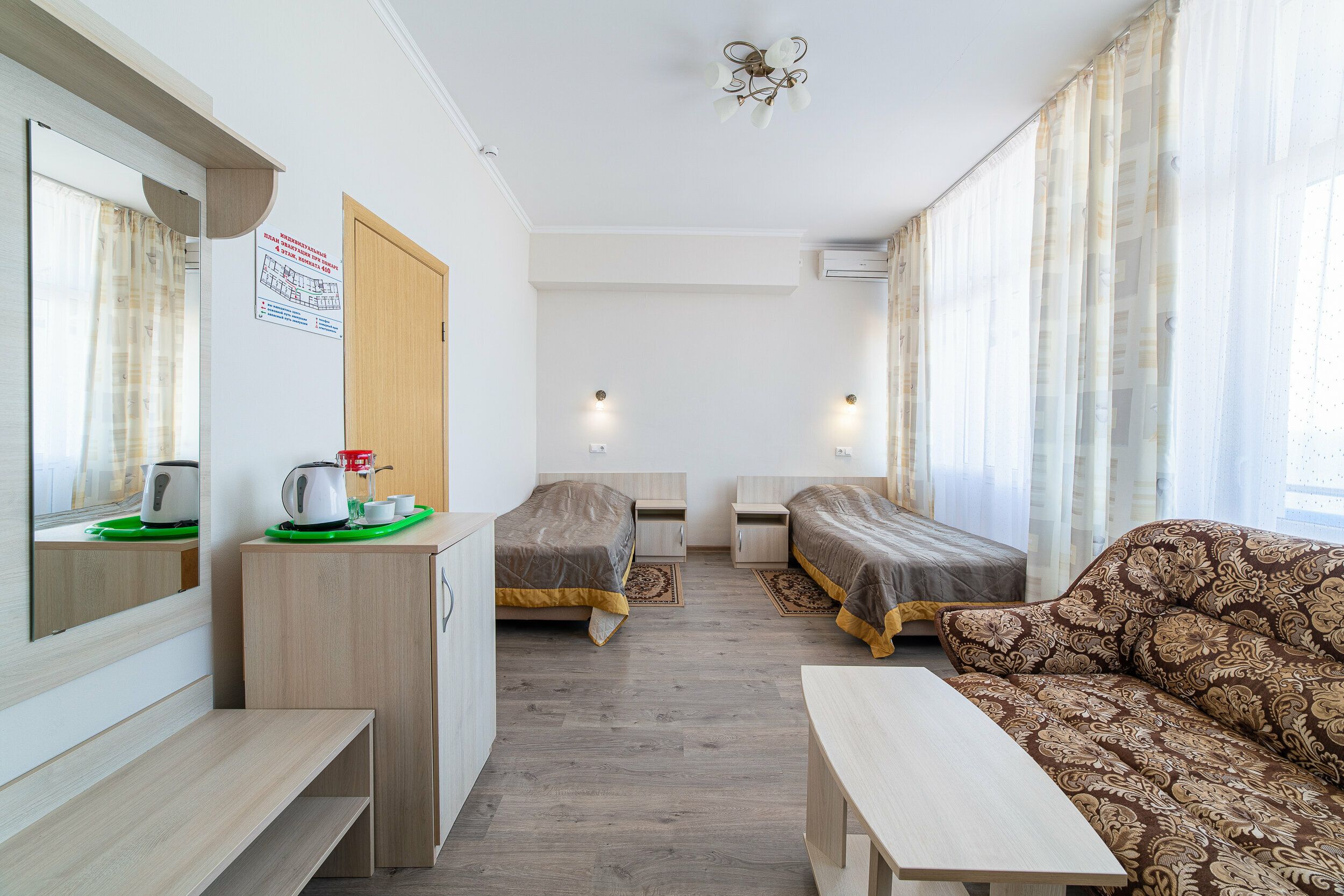 Улучшенный двухместный номер с 2 отдельными кроватями