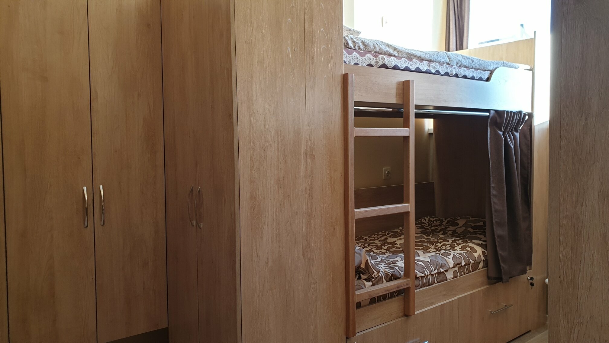 Кровать в общем 6-местном номере