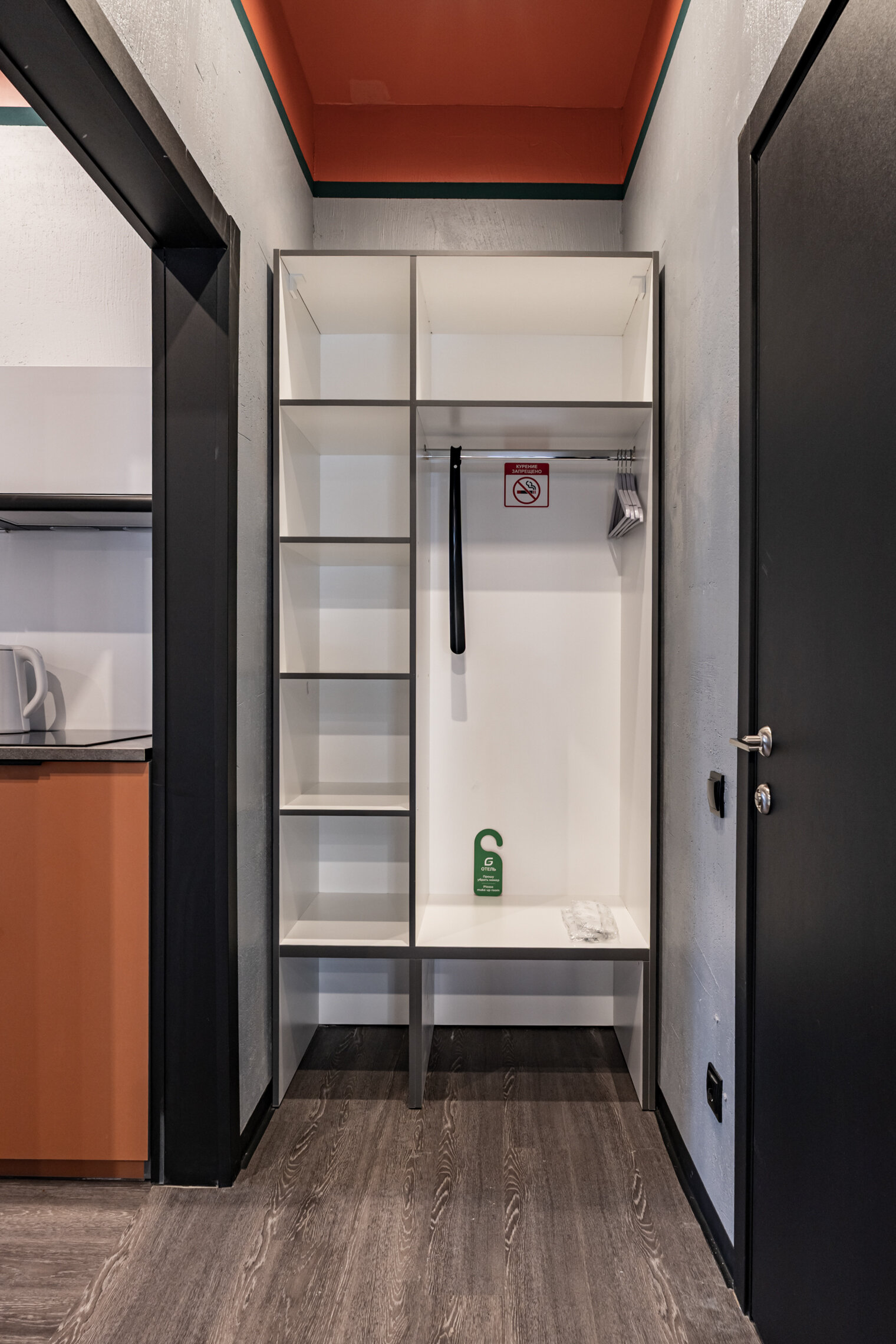 Номер-студия с кроватью размера "king-size" и диван-кроватью