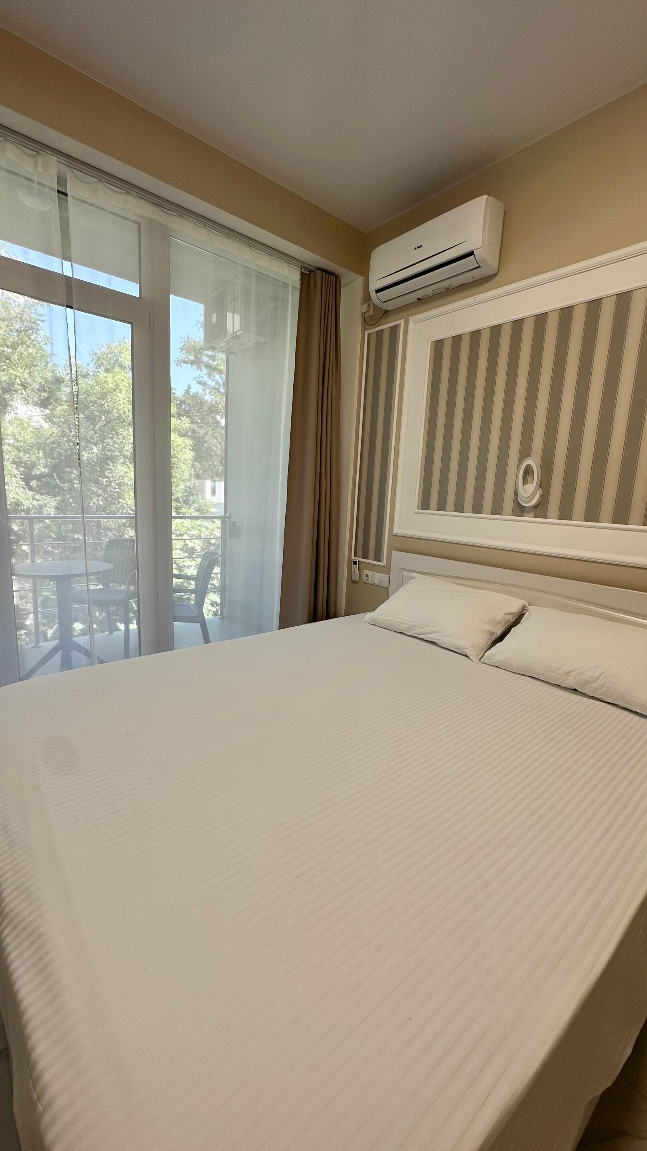 Трехместный номер с балконом/террасой