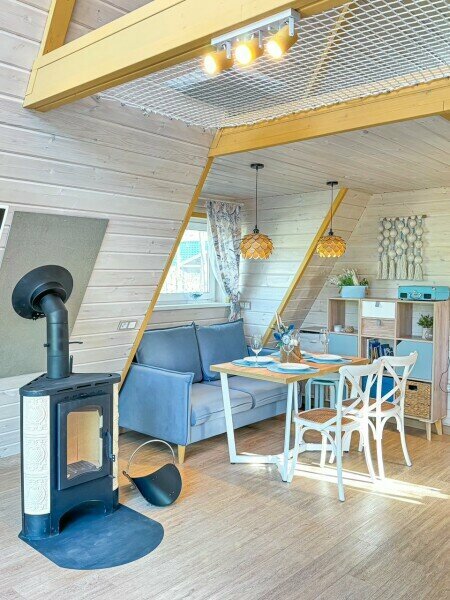 Дом с фурако с видом на яблоневый сад