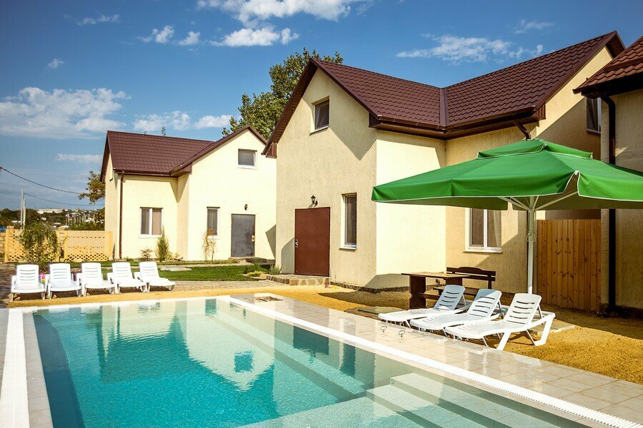 Коттедж с собственным бассейном