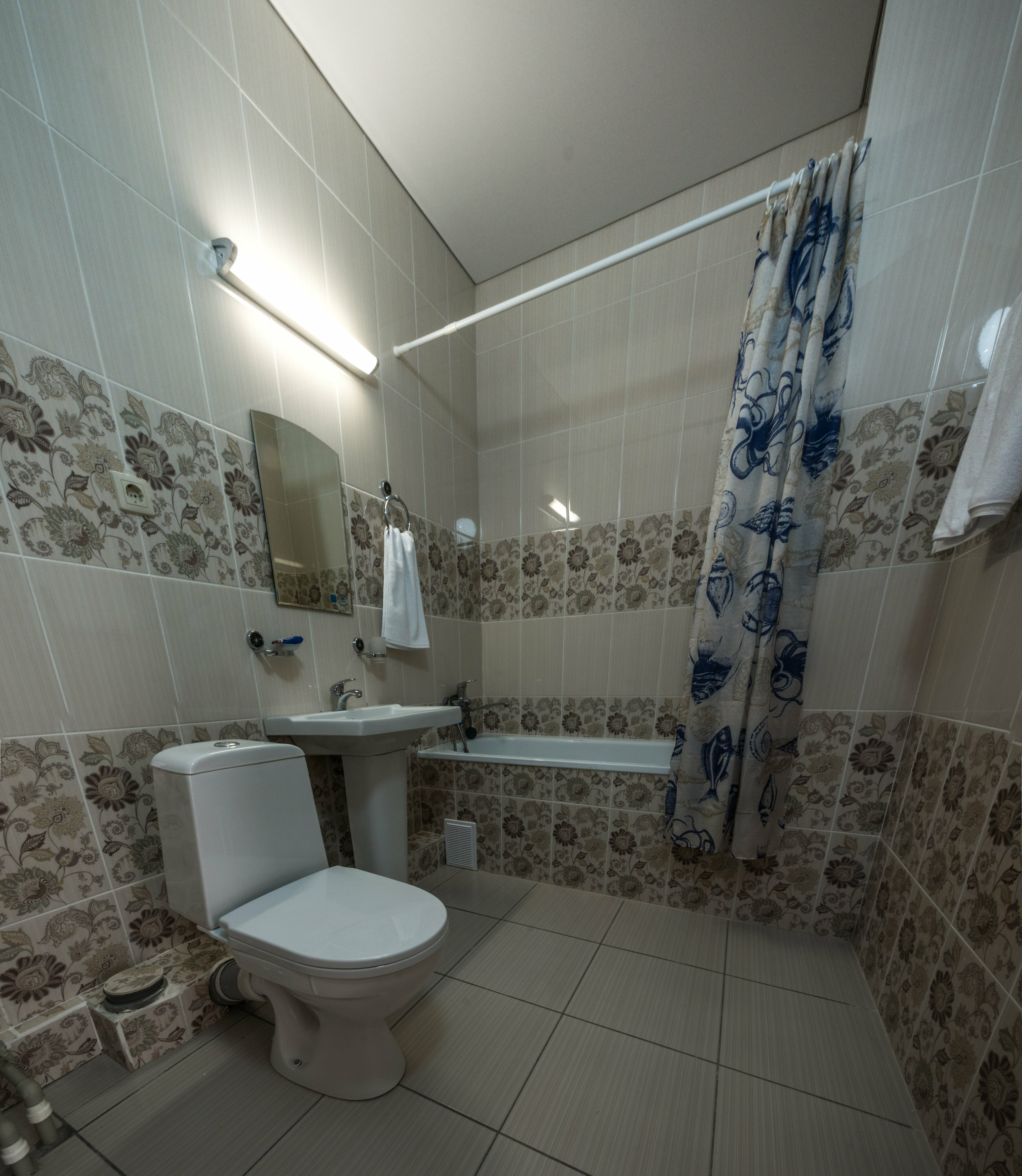 Четырехместный номер с ванной комнатой