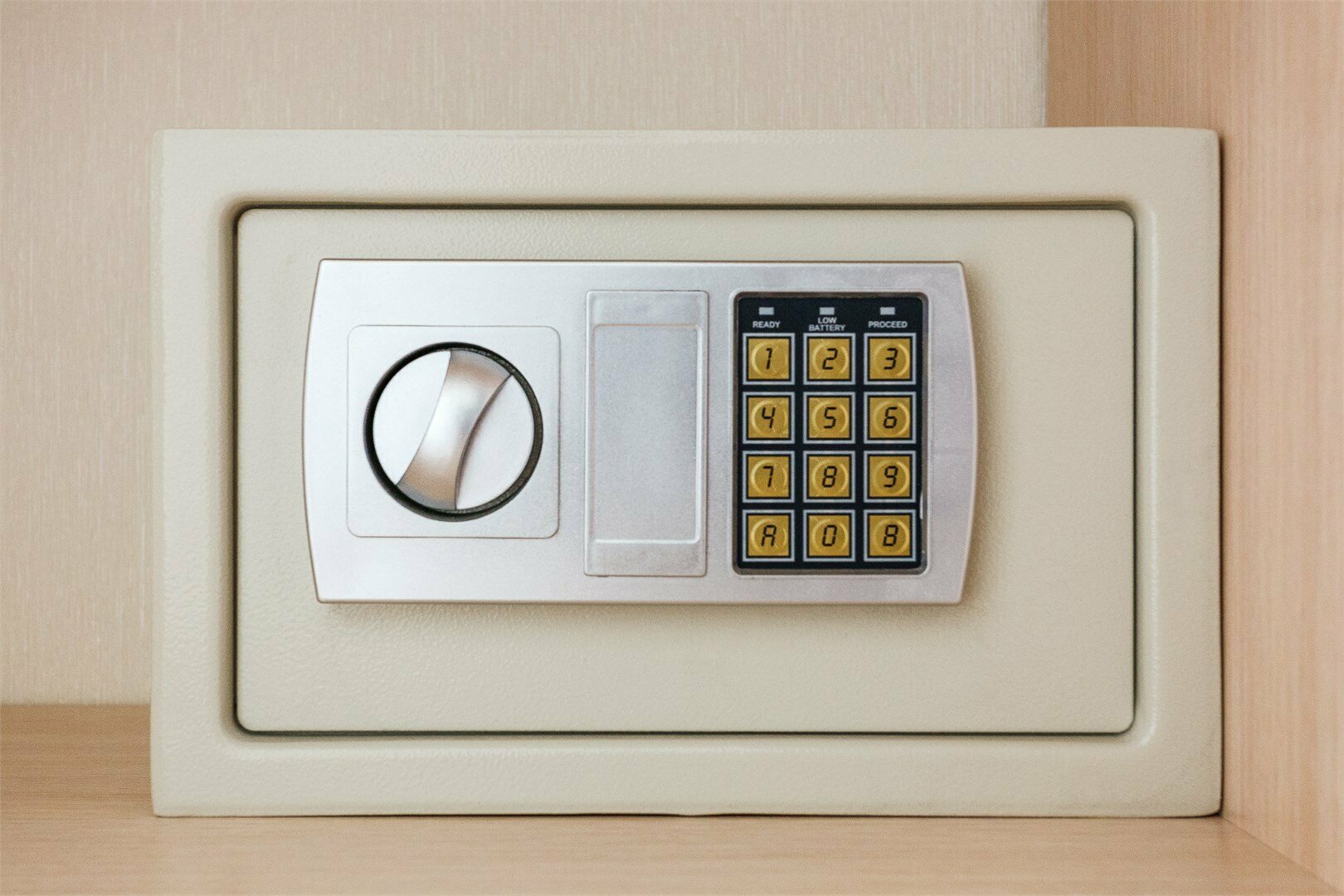 Стандартный двухместный номер с фрагментарным видом на море