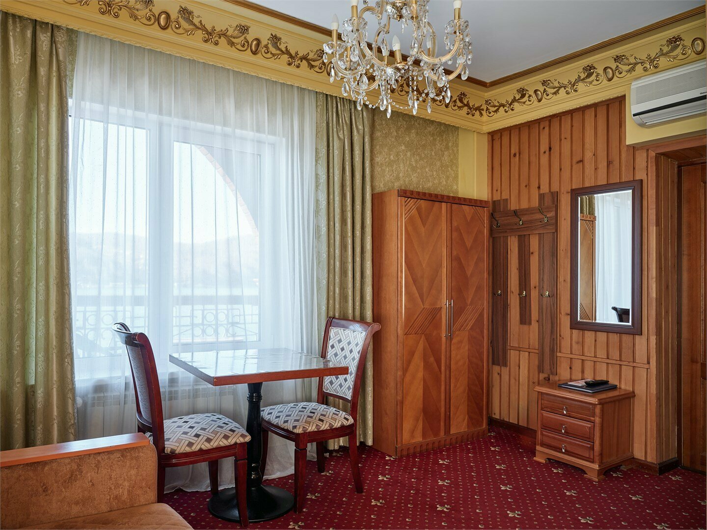 Первая категория Стандарт 2-местный улучшенный с двуспальной кроватью