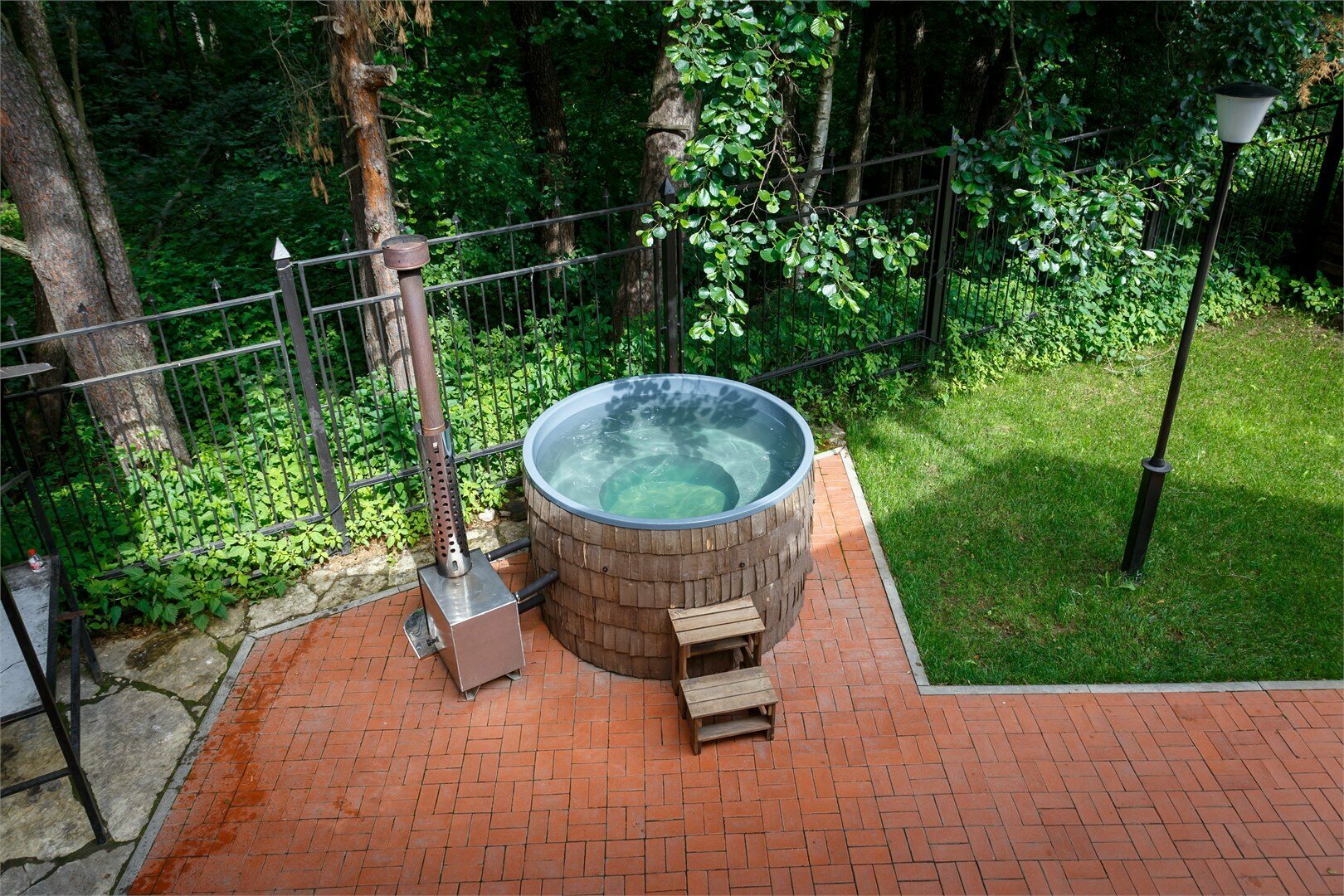 Коттедж с 4 спальнями и купелью (Дуплекс)  (растопка купели не включена в стоимость)