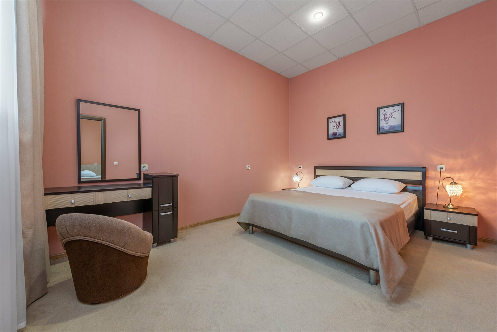 Комфорт /Comfort Double Room (двухкомнатный номер с одной двуспальной кроватью)