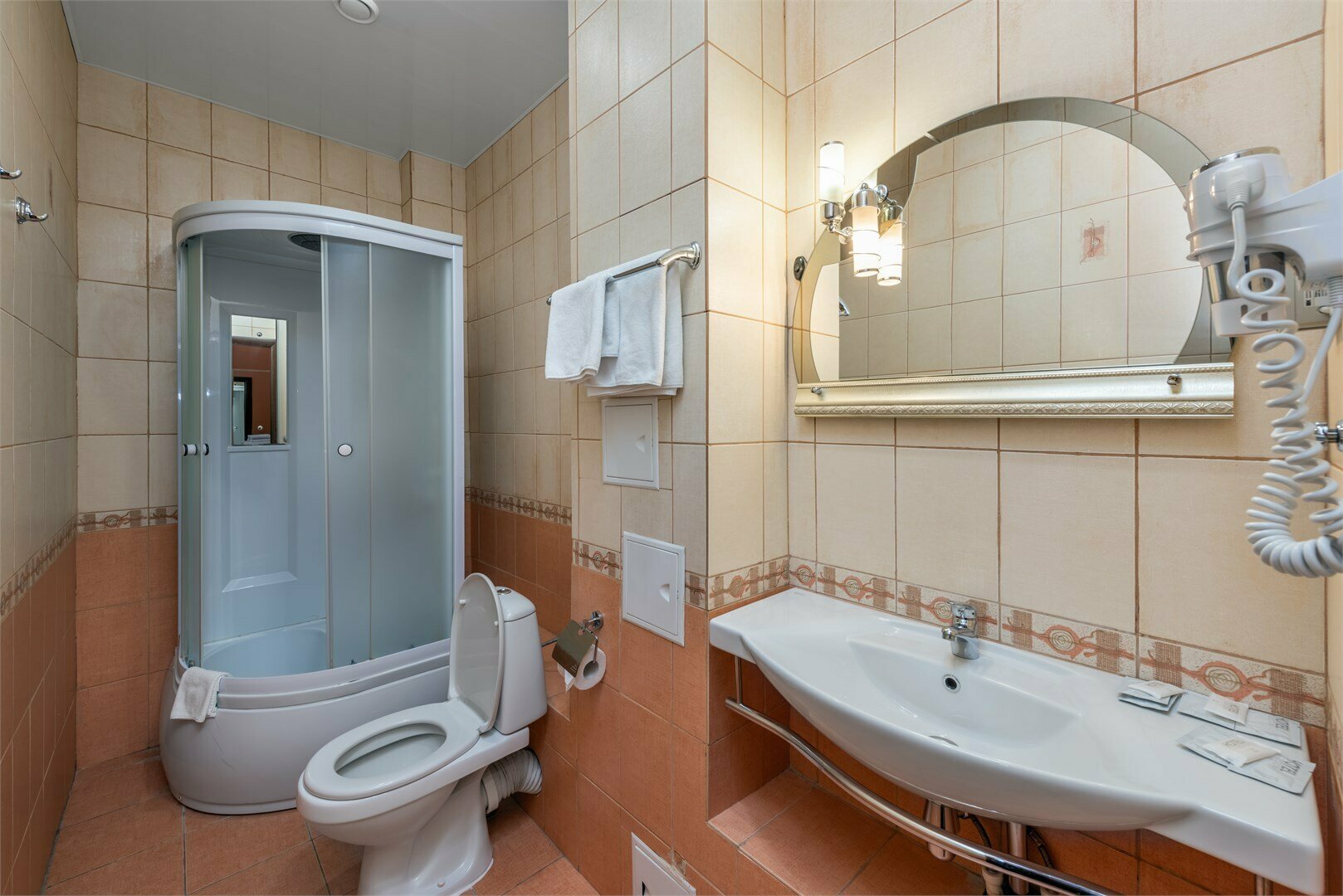 Комфорт /Comfort Double Room (двухкомнатный номер с одной двуспальной кроватью)