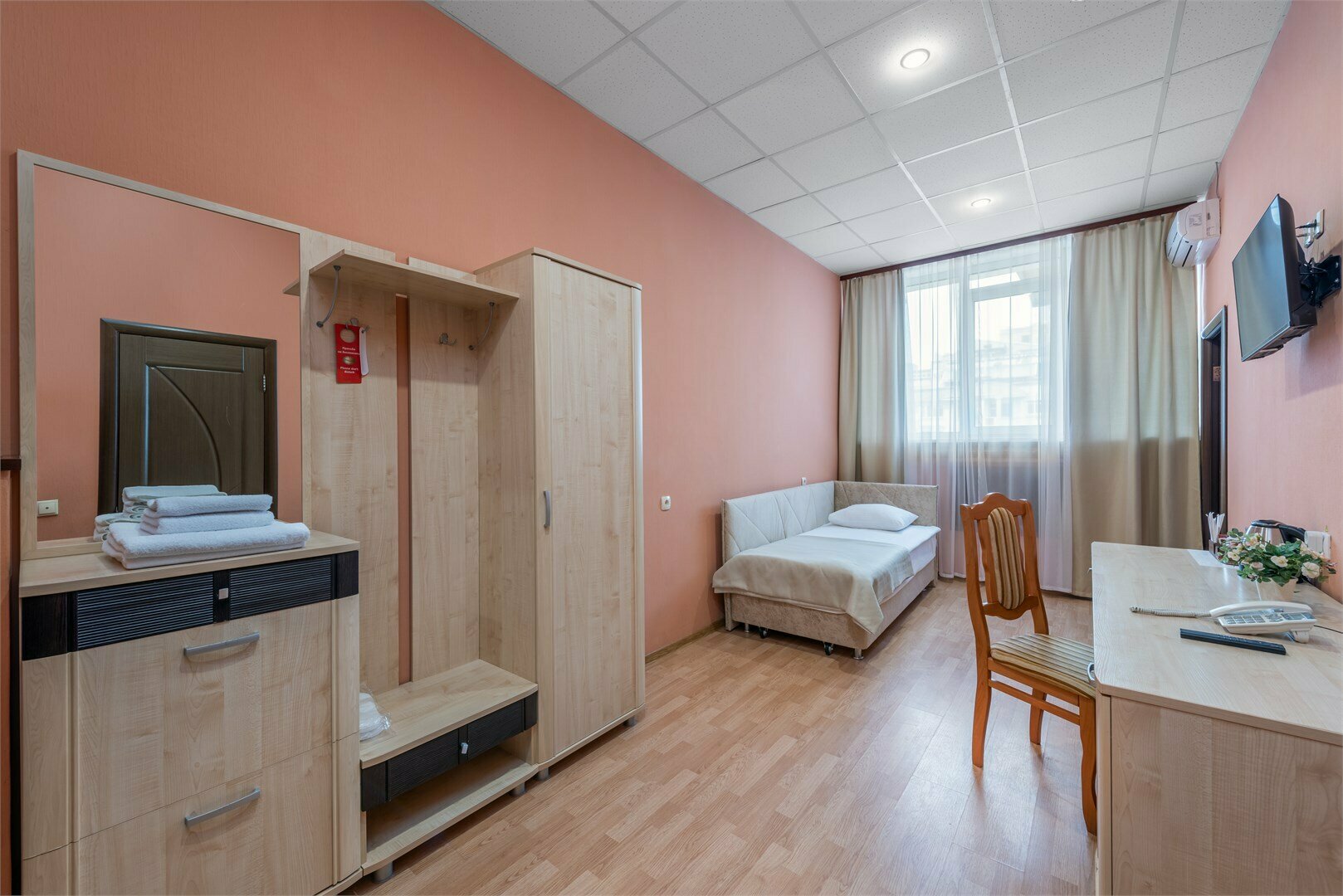 Комфорт /Comfort Double Room (двухкомнатный номер с одной двуспальной кроватью)