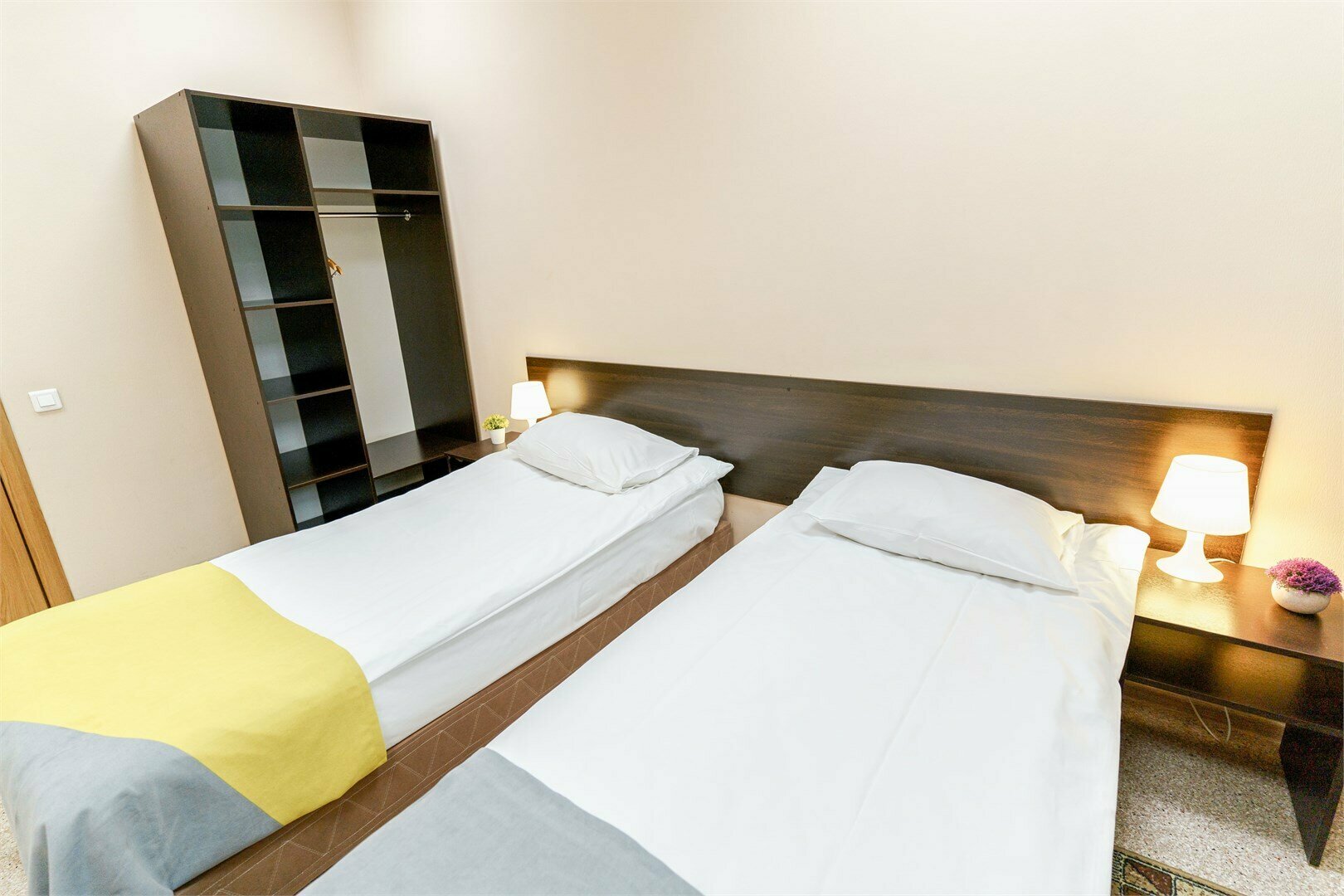 Двухместный номер  TWIN с удобствами на блок (205/1, 205/2, 304/1, 304/2)