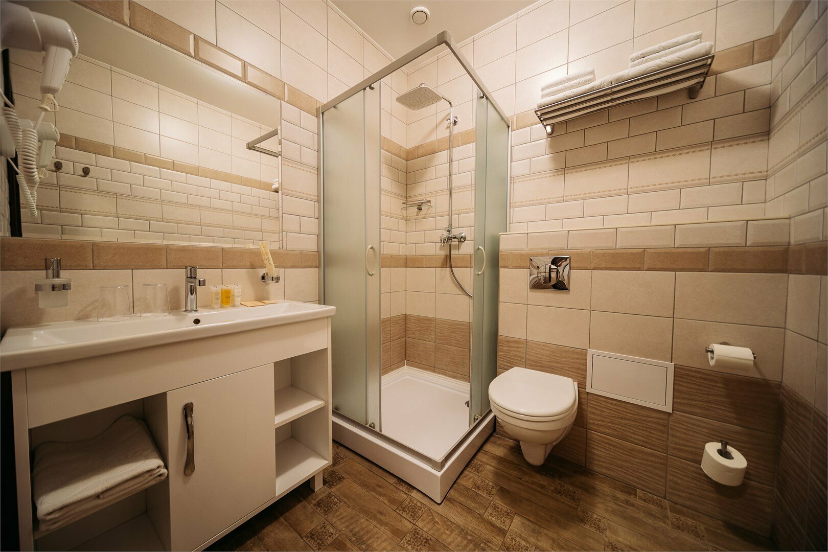 Улучшенный стандартный номер с двуспальной или двумя раздельными кроватями в классическом стиле