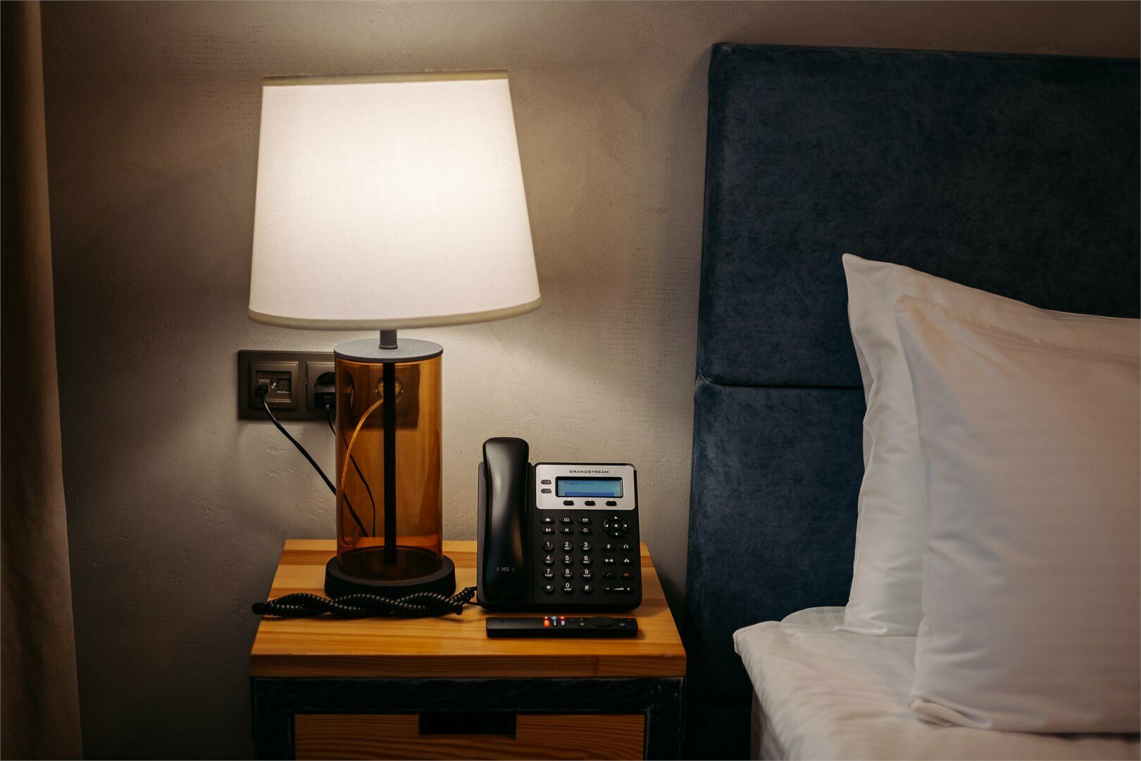 Стандартный номер с одной двухспальной кроватью в стиле лофт