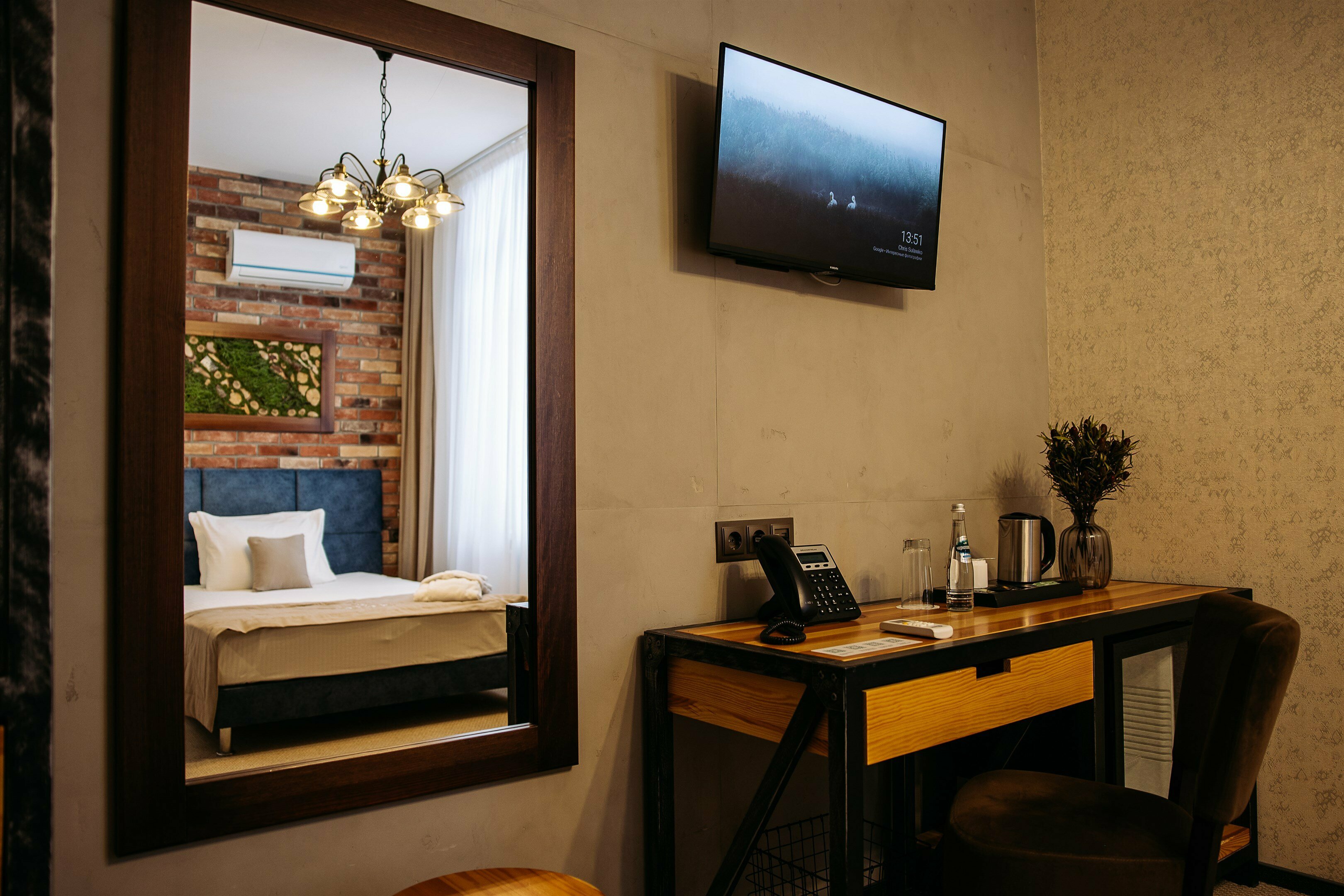 Одноместный номер с полутороспальной кроватью в стиле лофт