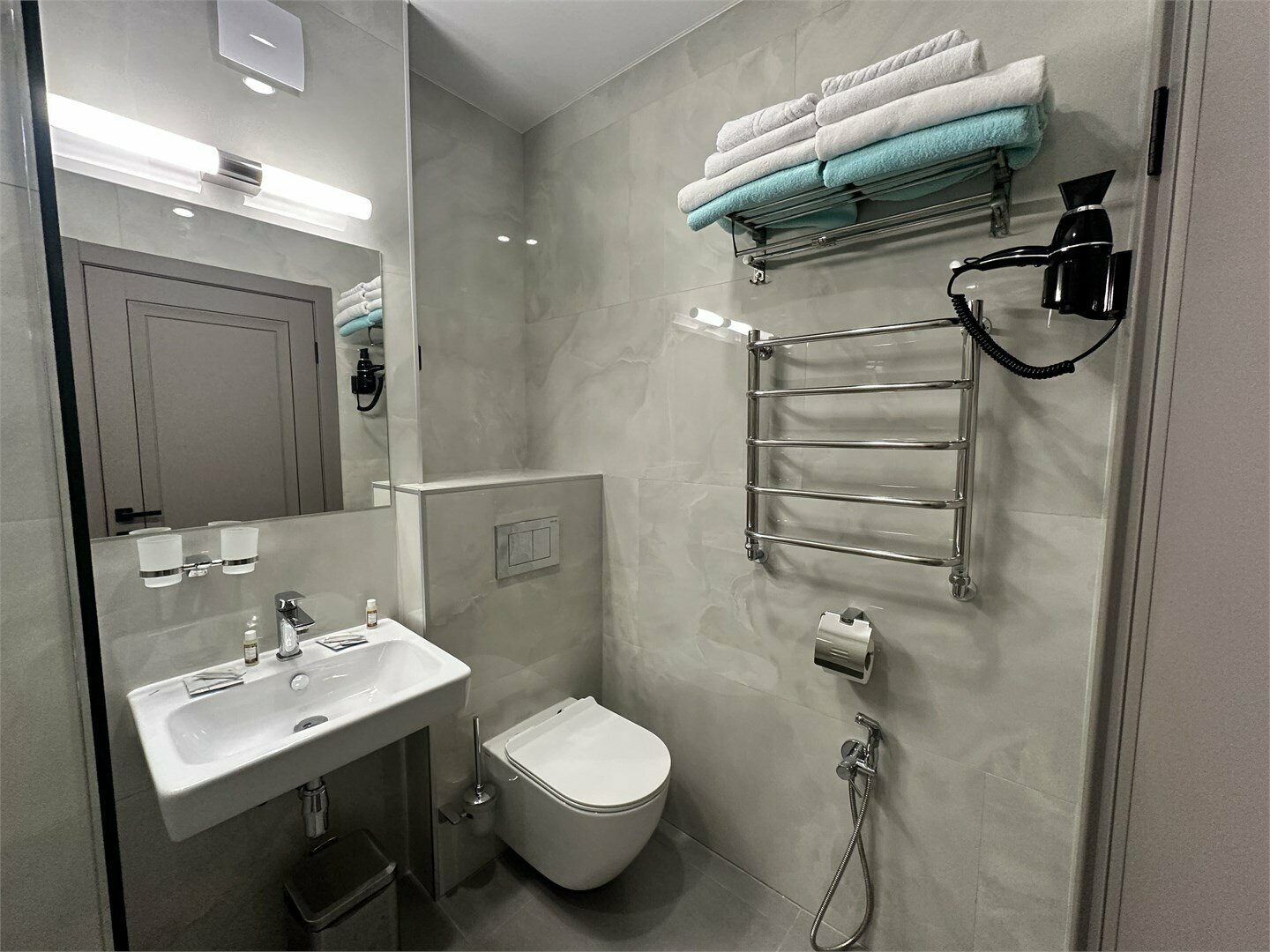 Корпус №4 Стандарт Плюс с балконом (две односпальные кровати)