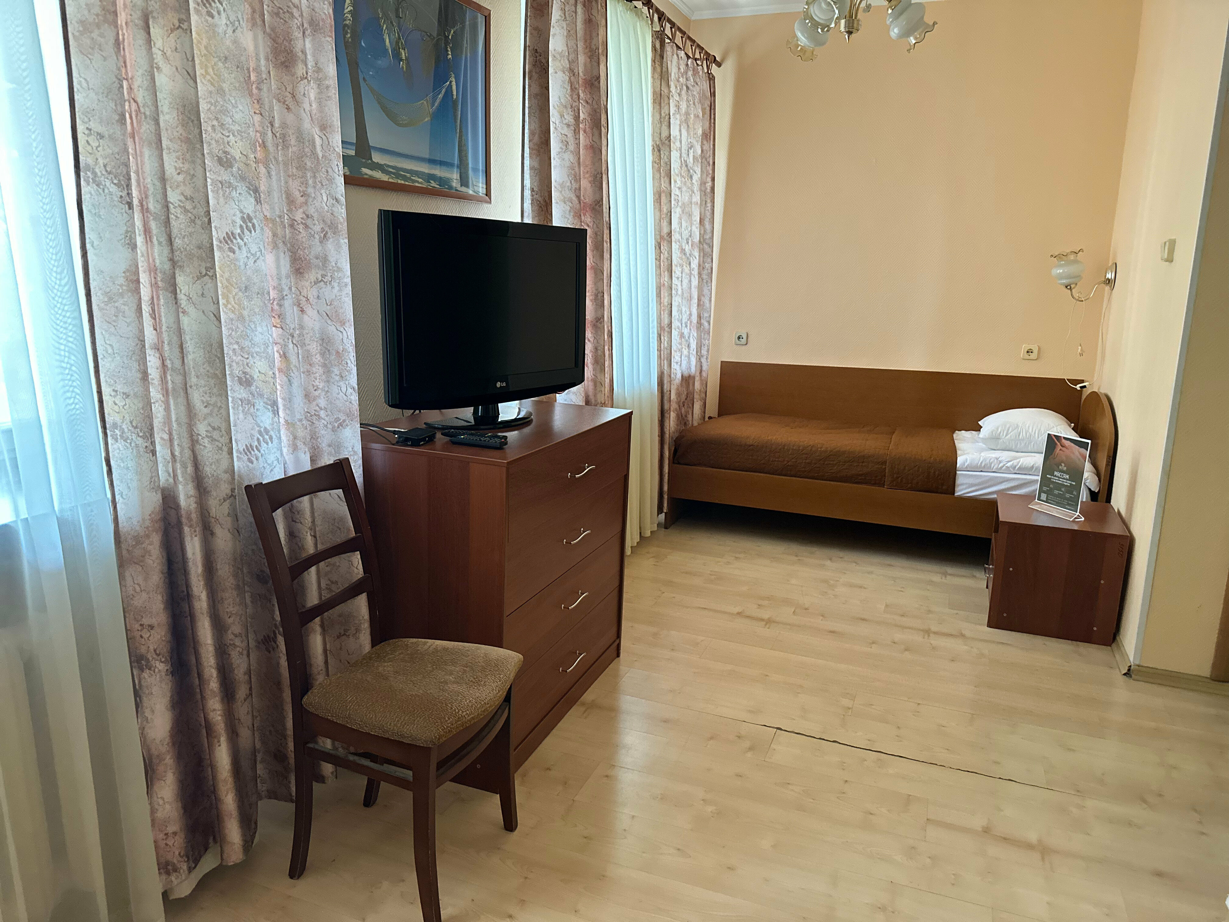 "Стандарт +" Двухместный номер с одной двухместной кроватью и доп местом