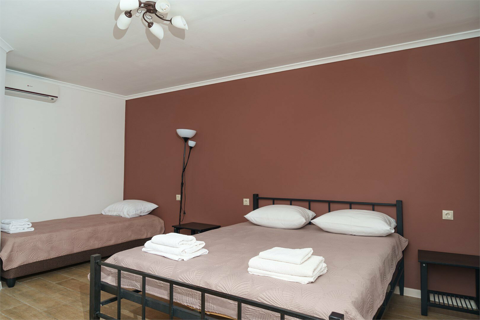 Трехместный номер с террасой