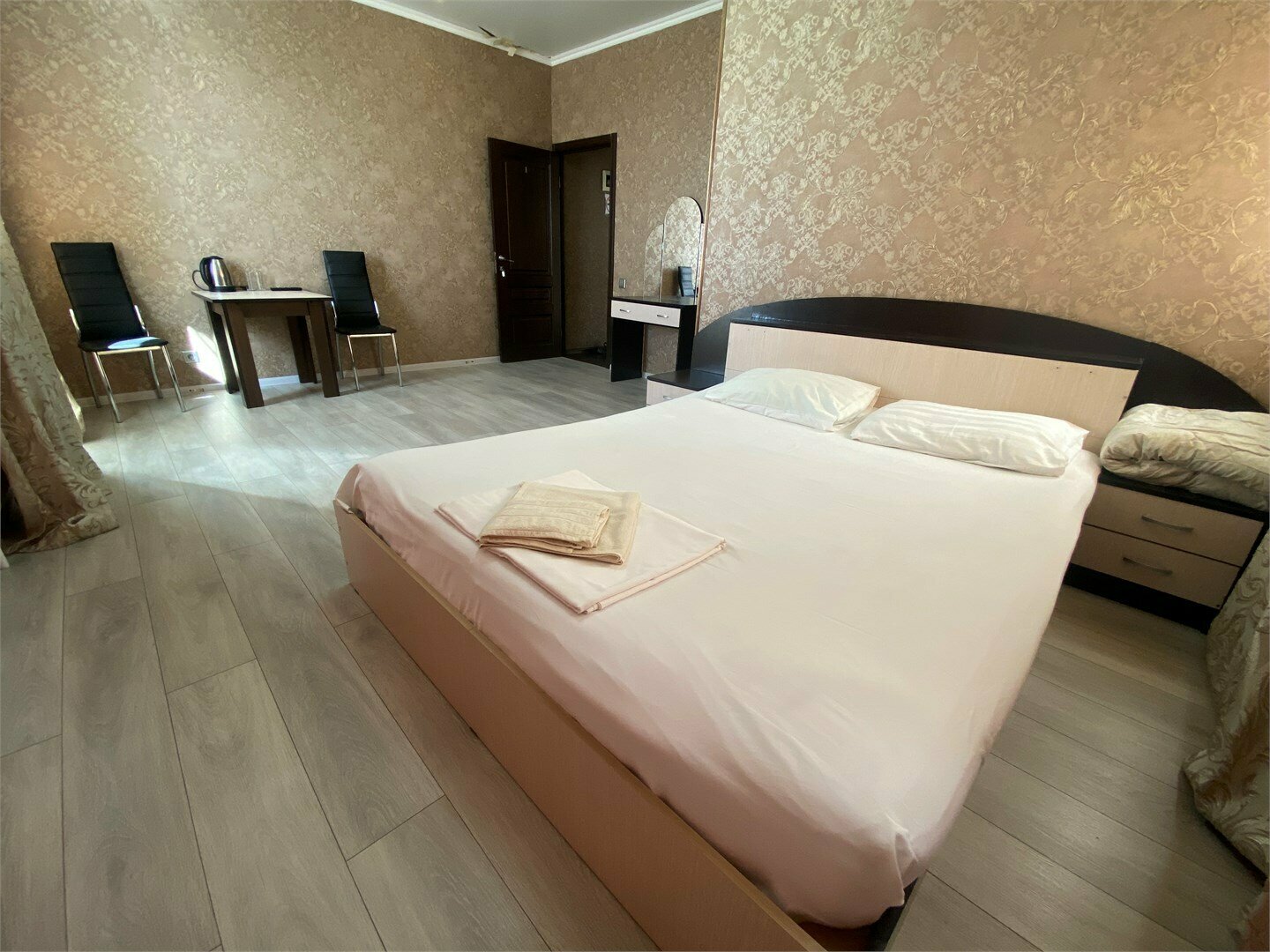 Стандартный двухместный  номер с балконом 1-й корпус