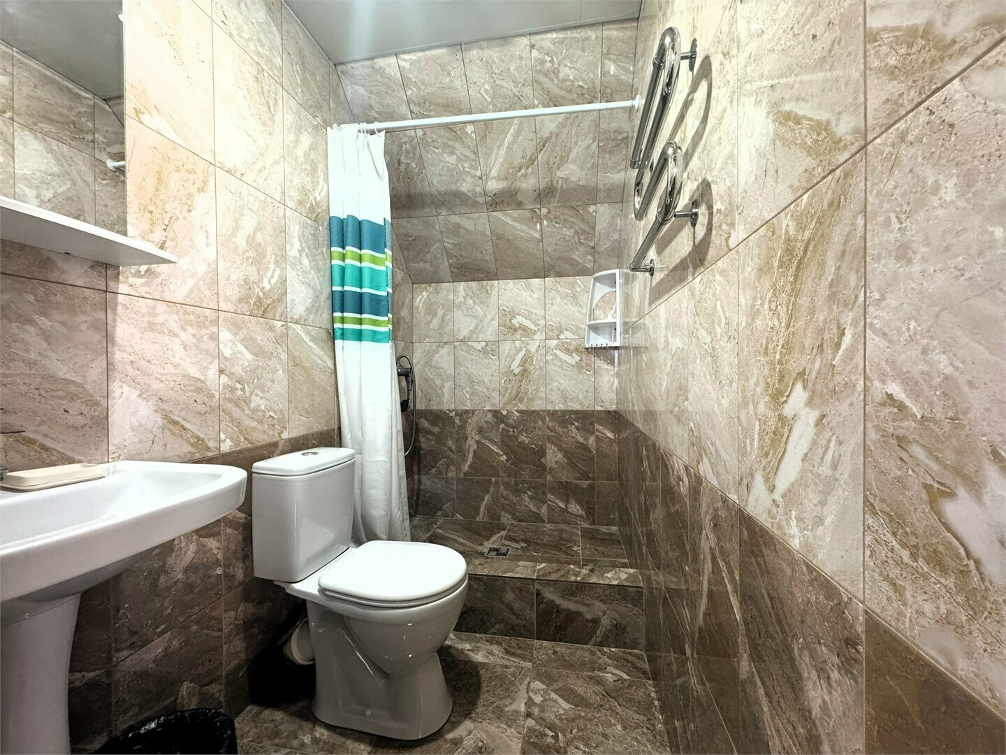 Трехместный