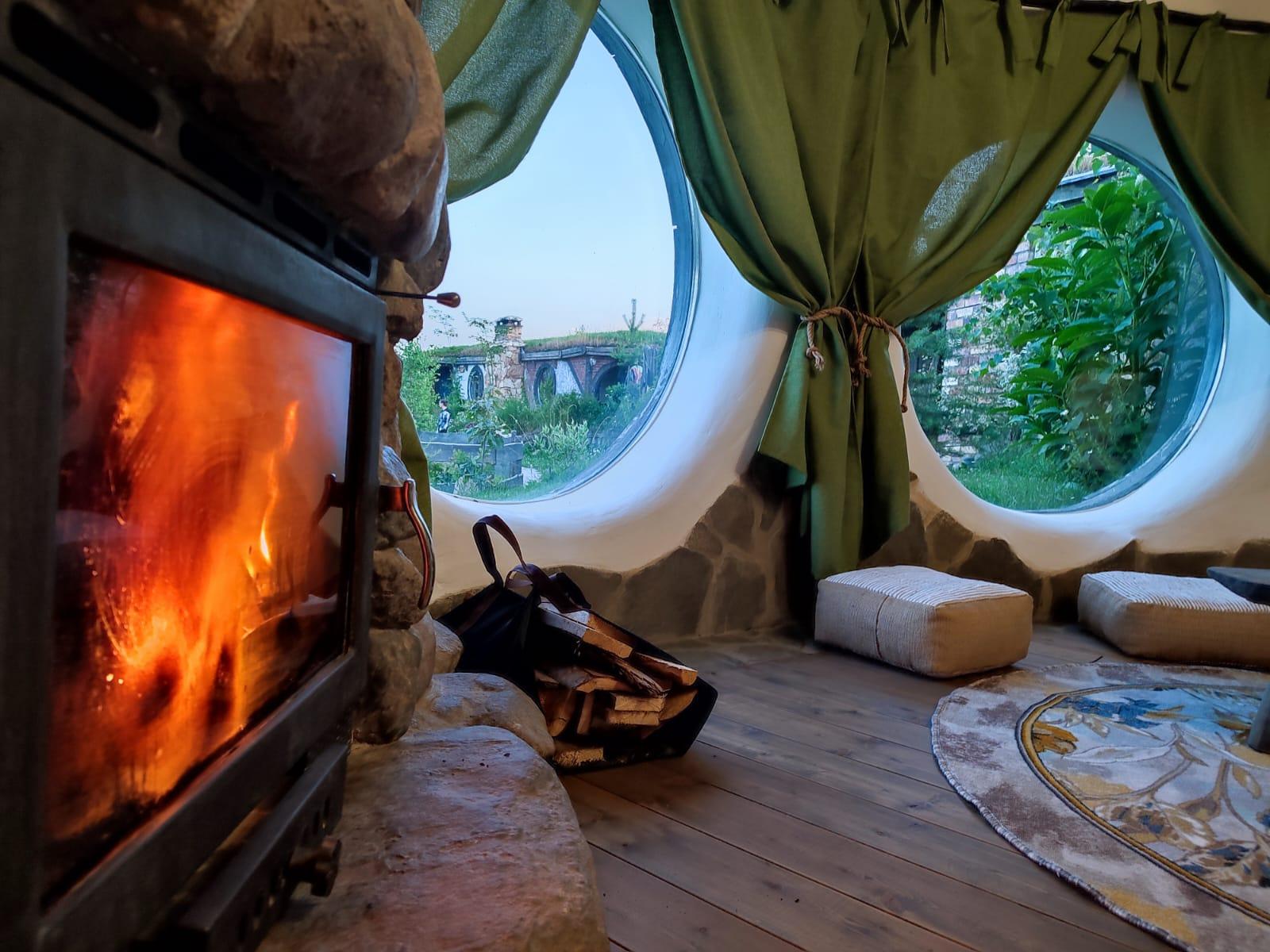 нора МОКИТО заезд с 15:00, выезд до 12:00 (Основное двуспальное место матрас в нише и доп место матрас на пол (односпальный))