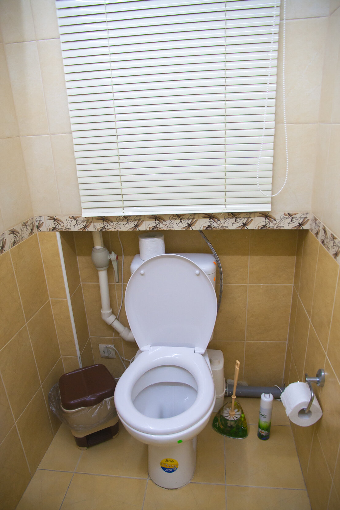 Двухместный номер с 1 двуспальной кроватью вид на улицу (2)