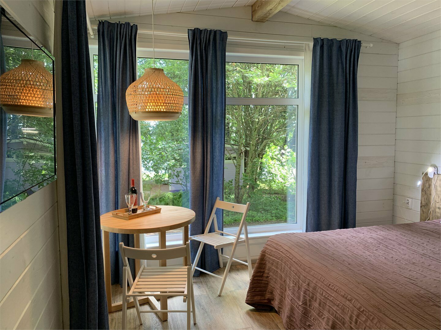 Коттедж с беседкой