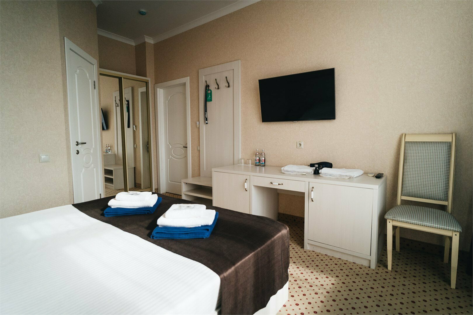 Двухместный номер Delux с кроватью размера "KingSize" и балконом