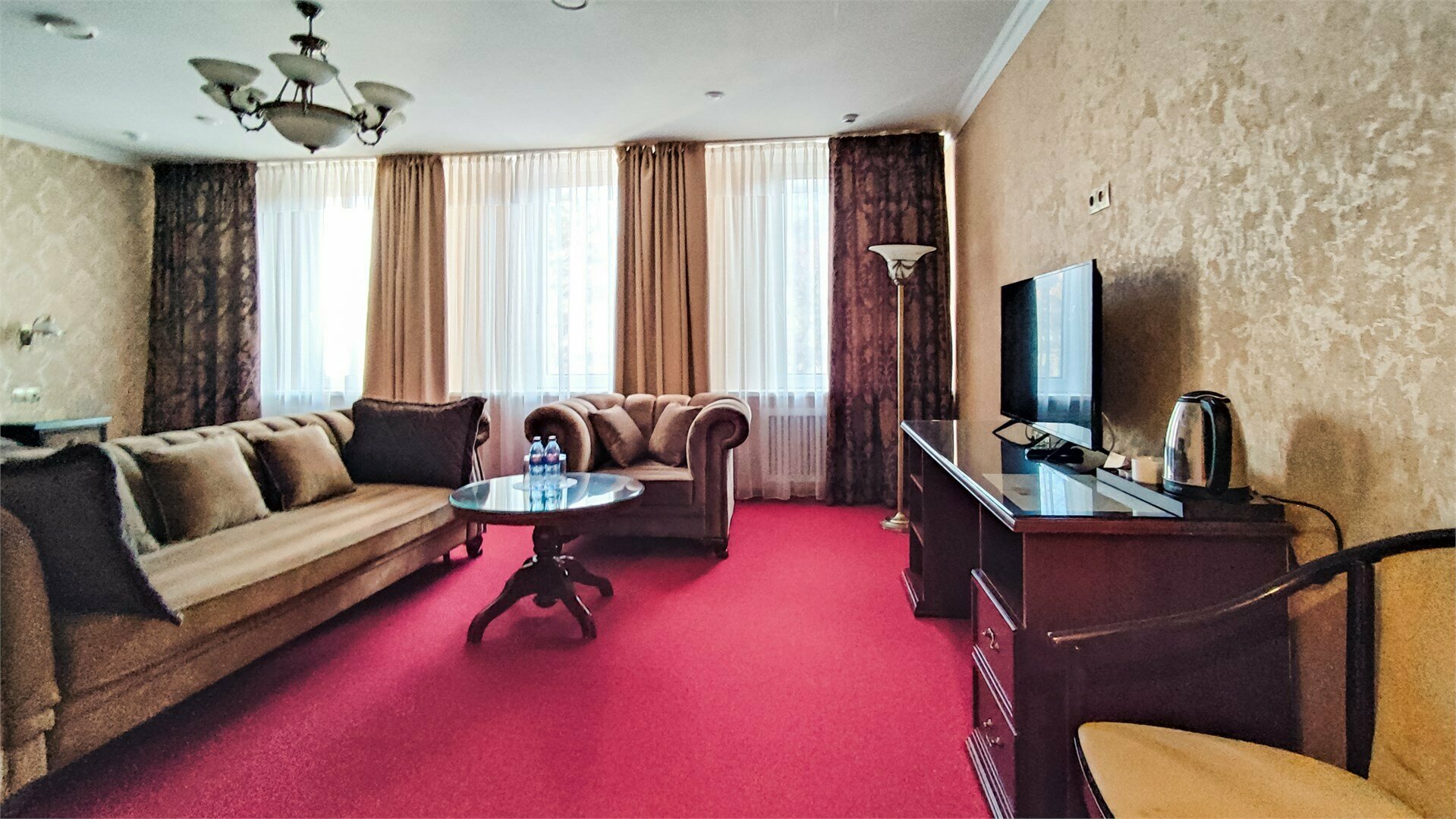 Джуниор сюит 35 кв.м /общая кровать/