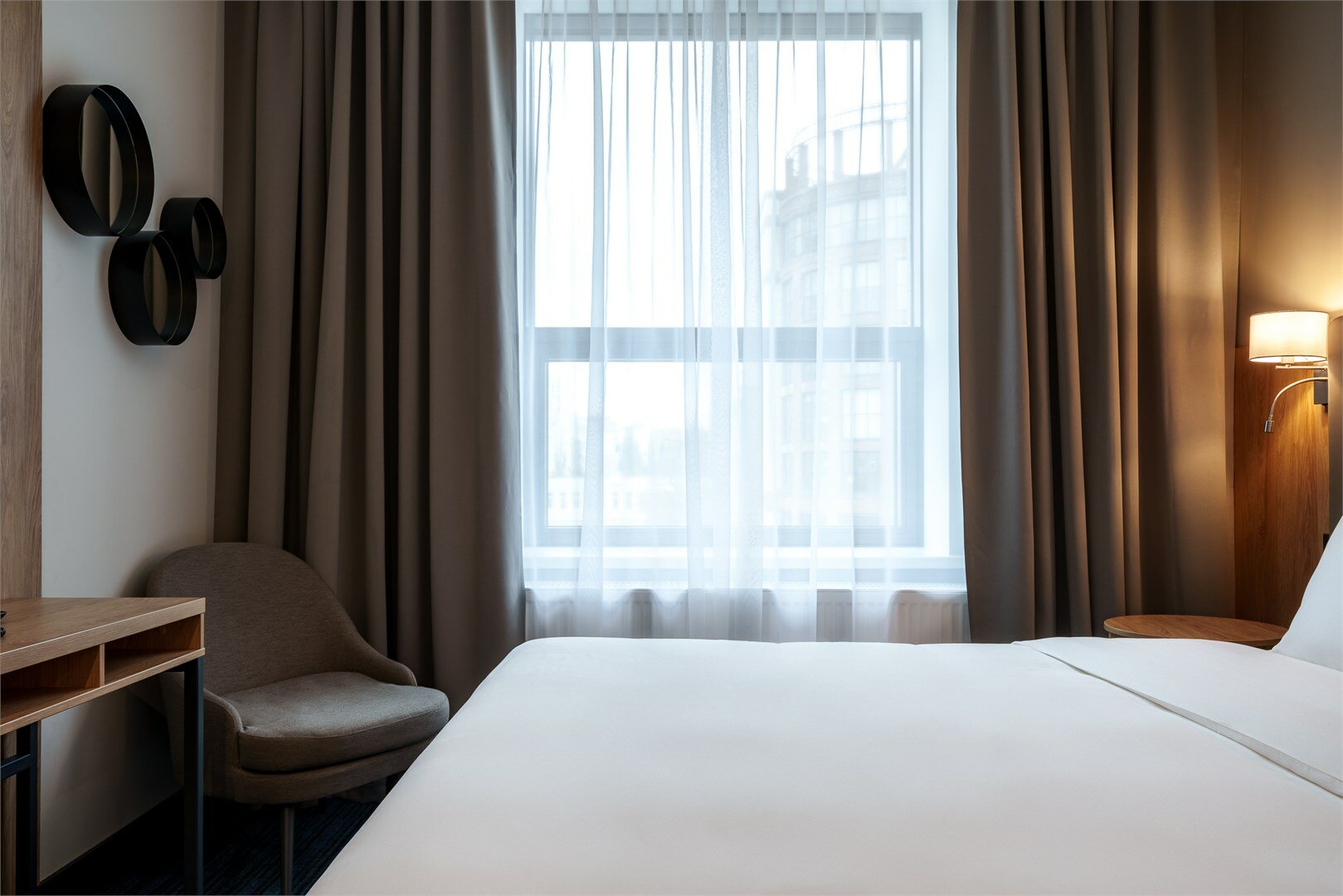 Стандартный номер с видом на город с двуспальной кроватью