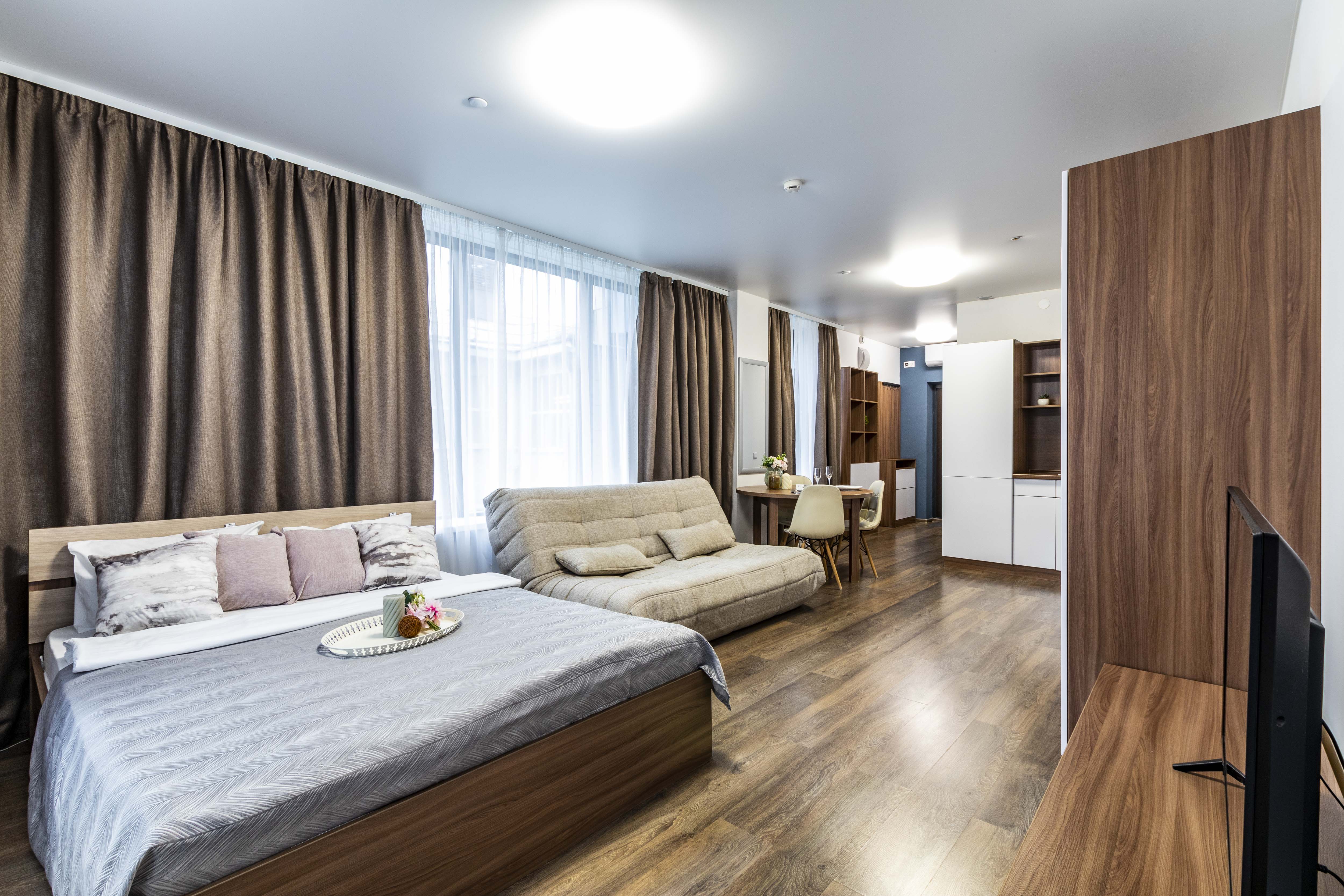 3.  Четырёхместный "Комфорт" с кроватью и диваном (17)