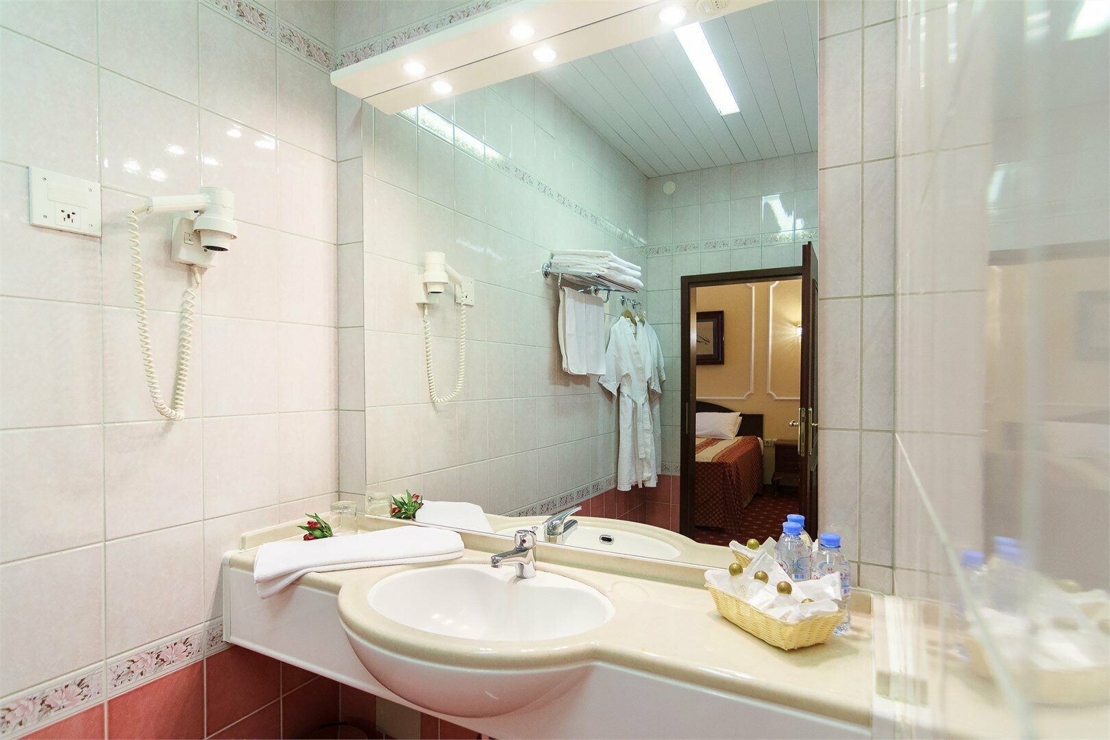 Люкс с кроватью размера «king-size» и балконом