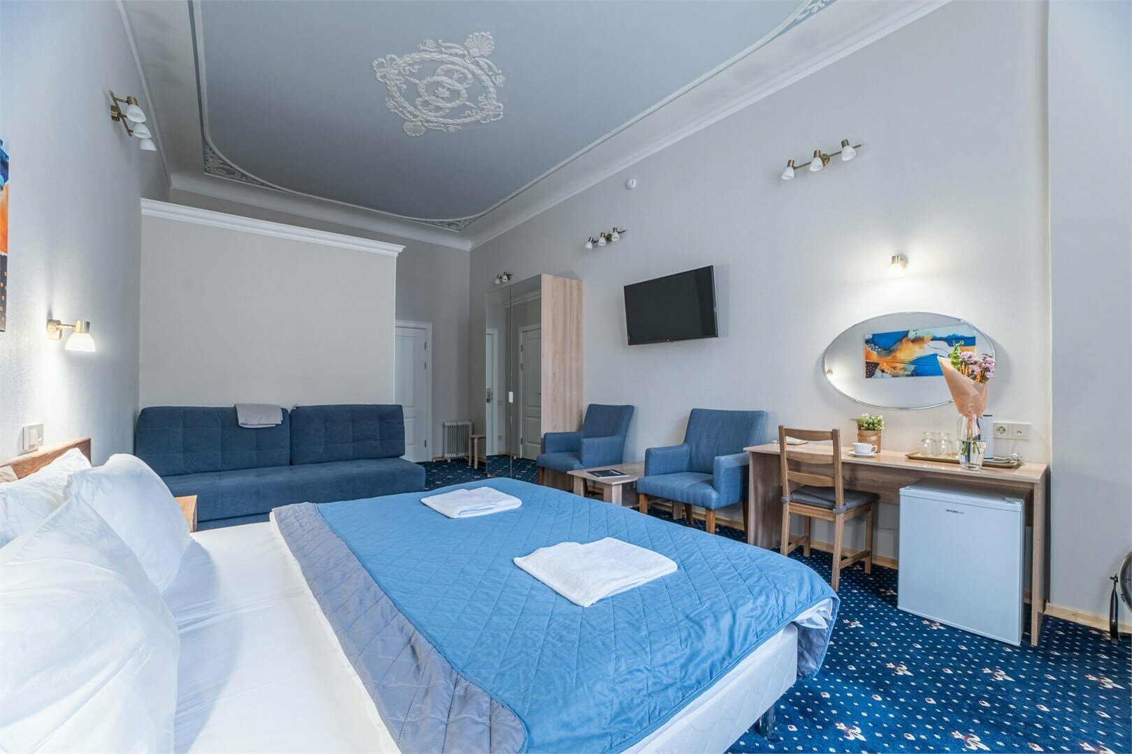 Улучшенный Стандарт с диваном