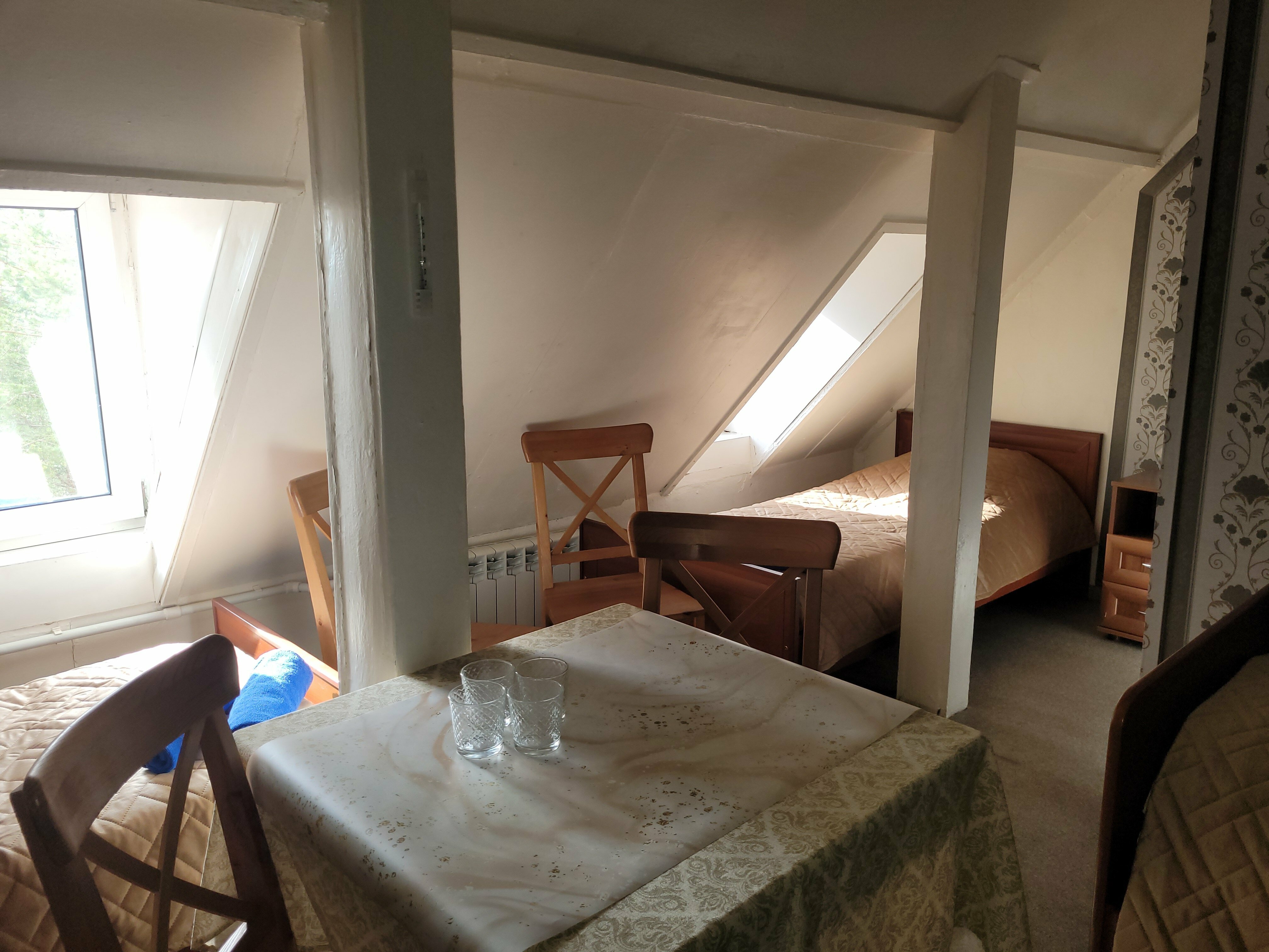 Четырехместный номер эконом-класса с общей ванной комнатой