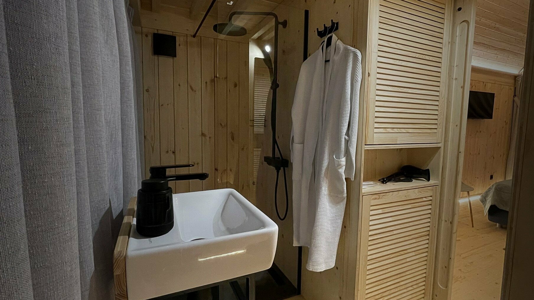 ЭКОДОМ у воды